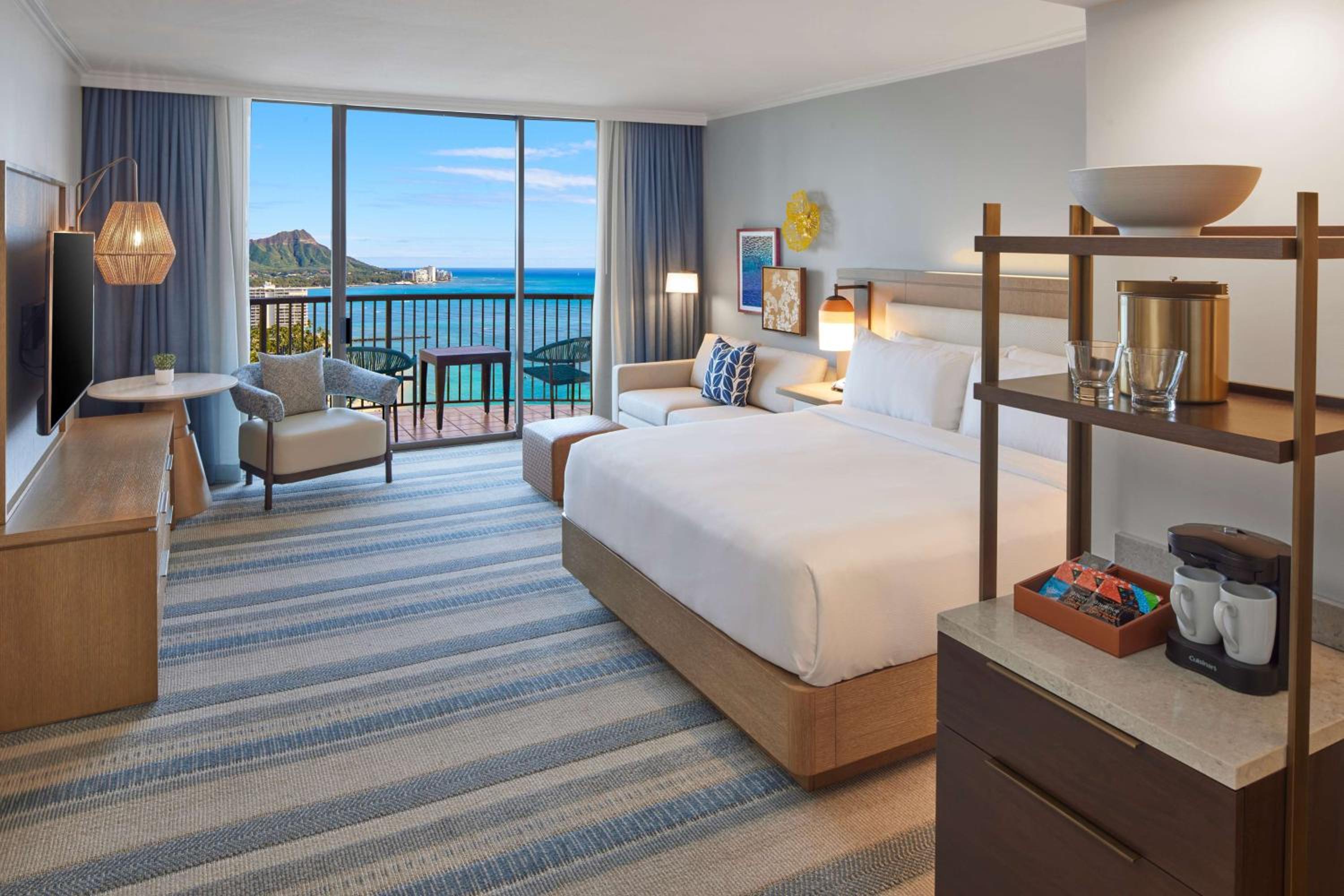 King Room with High Floor Ocean Front View and Tub - Mobility Accessible