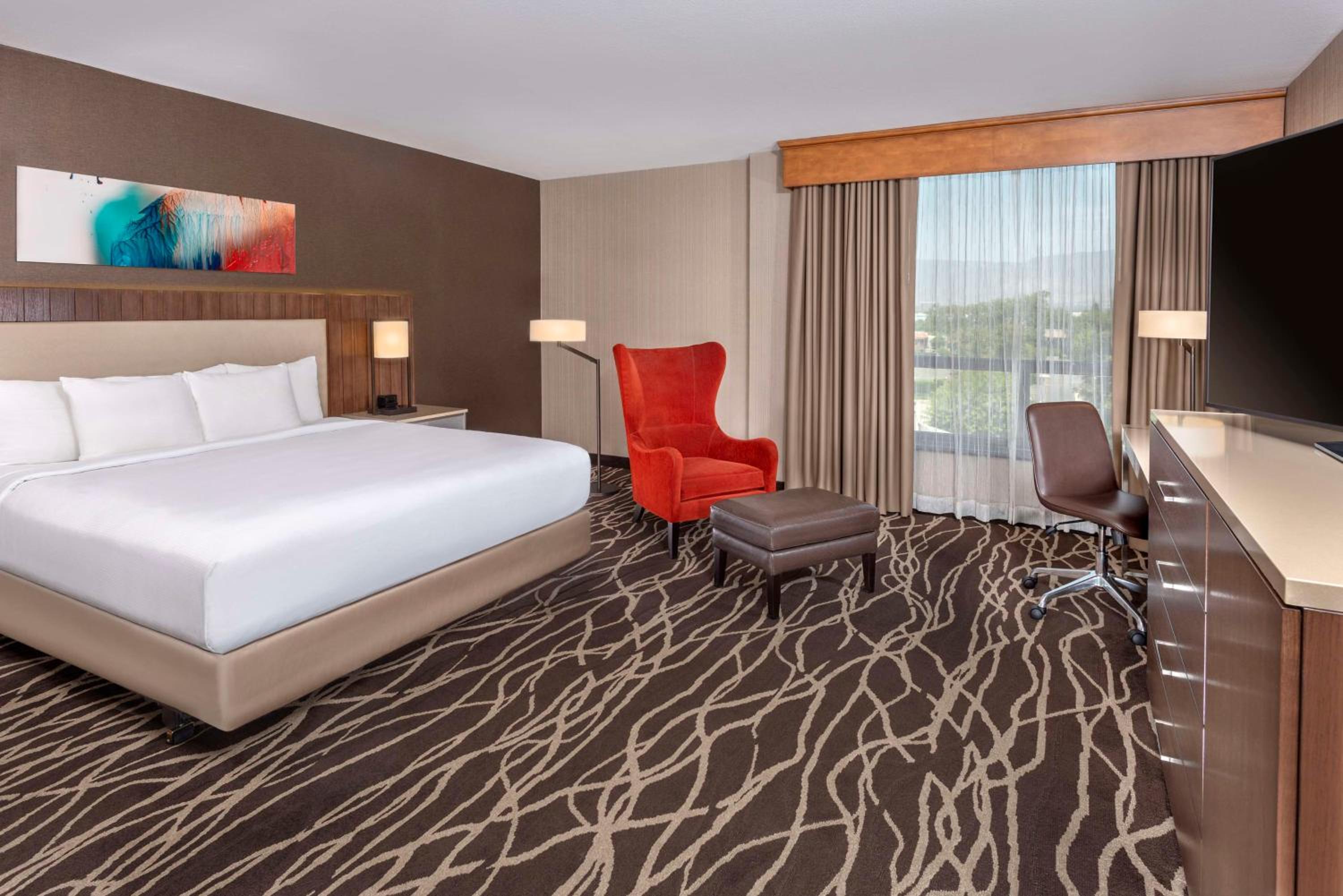 Deluxe King Room - Photo 2