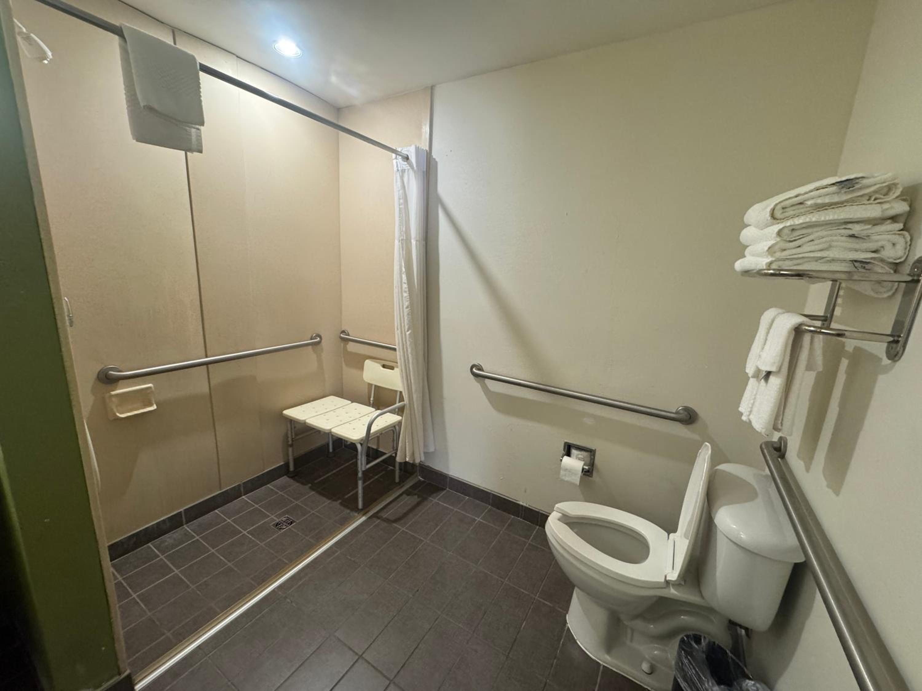 Quadruple Room with One King Bed and One Double Bed - Accessible/Non-Smoking - Photo 2