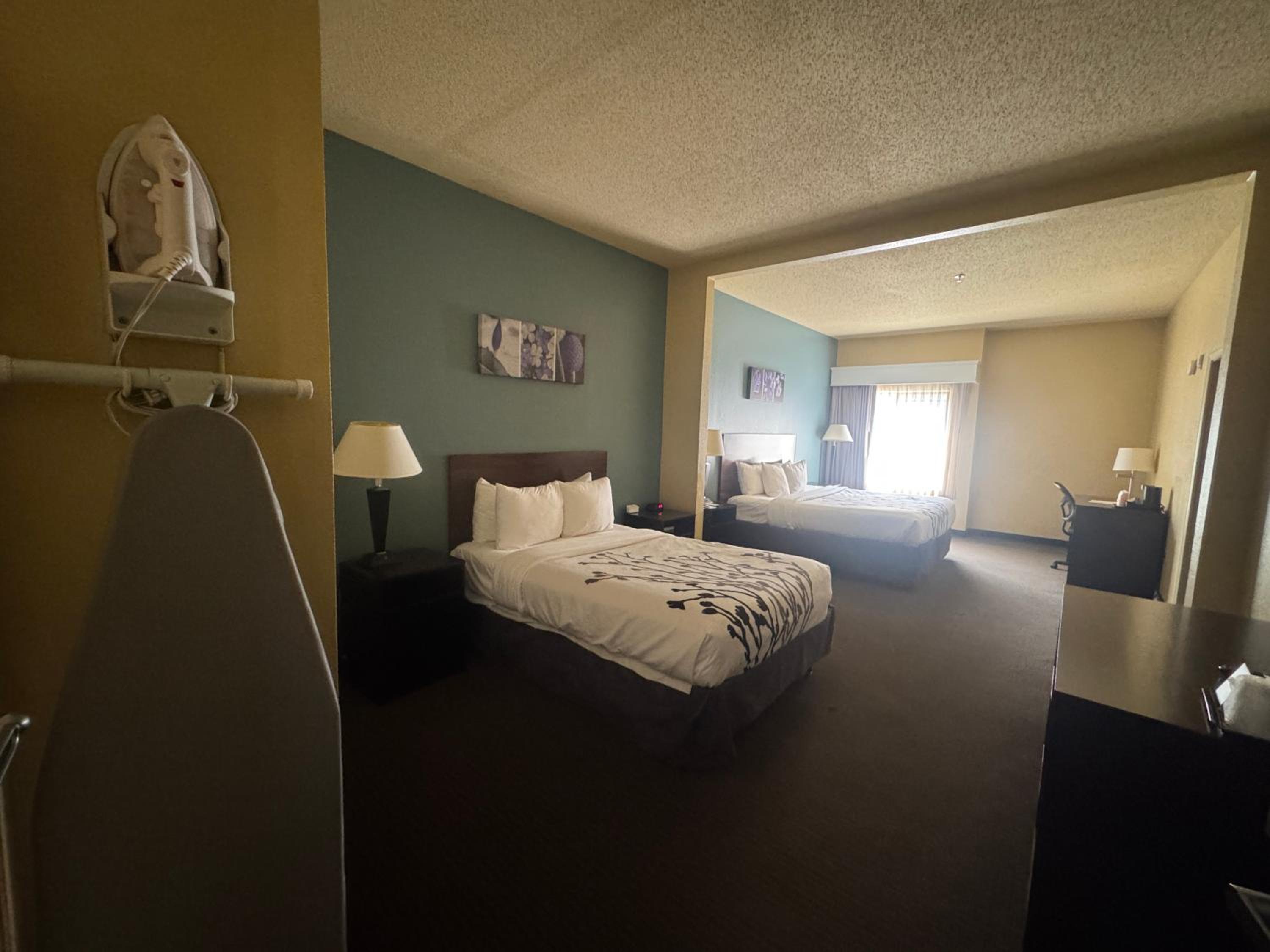Quadruple Room with One King Bed and One Double Bed - Accessible/Non-Smoking - Photo 3