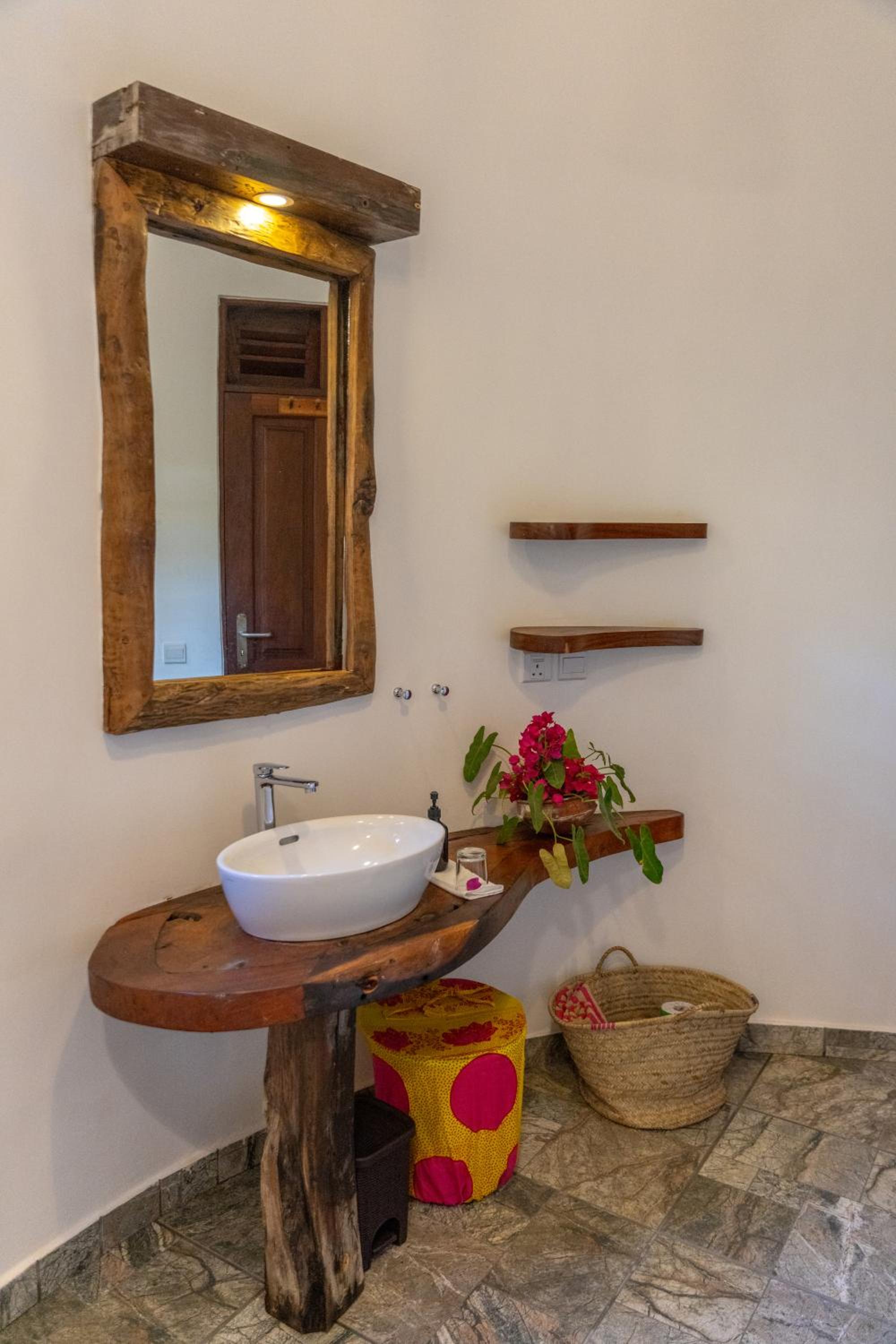 Deluxe Double Room with Sea View - Photo 9