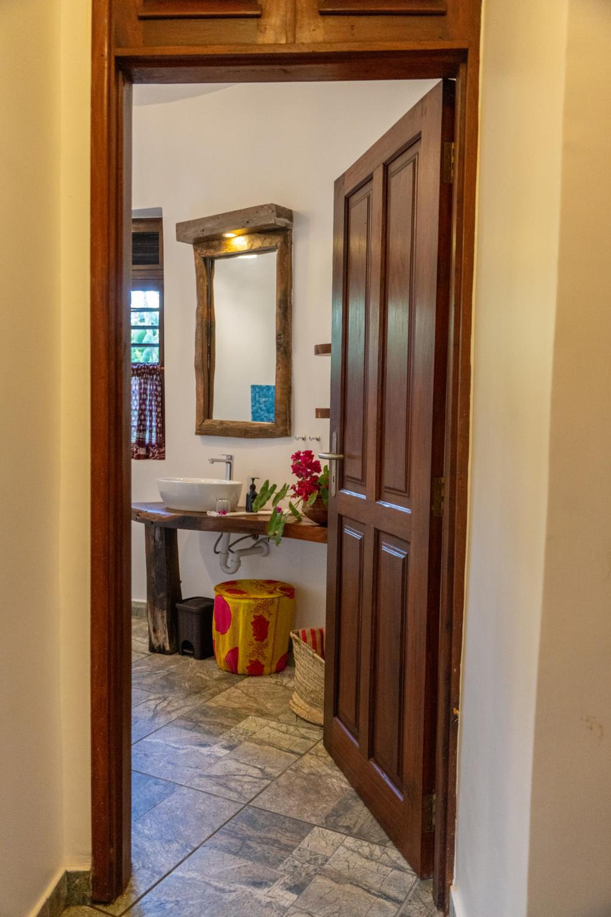 Deluxe Double Room with Sea View - Photo 8