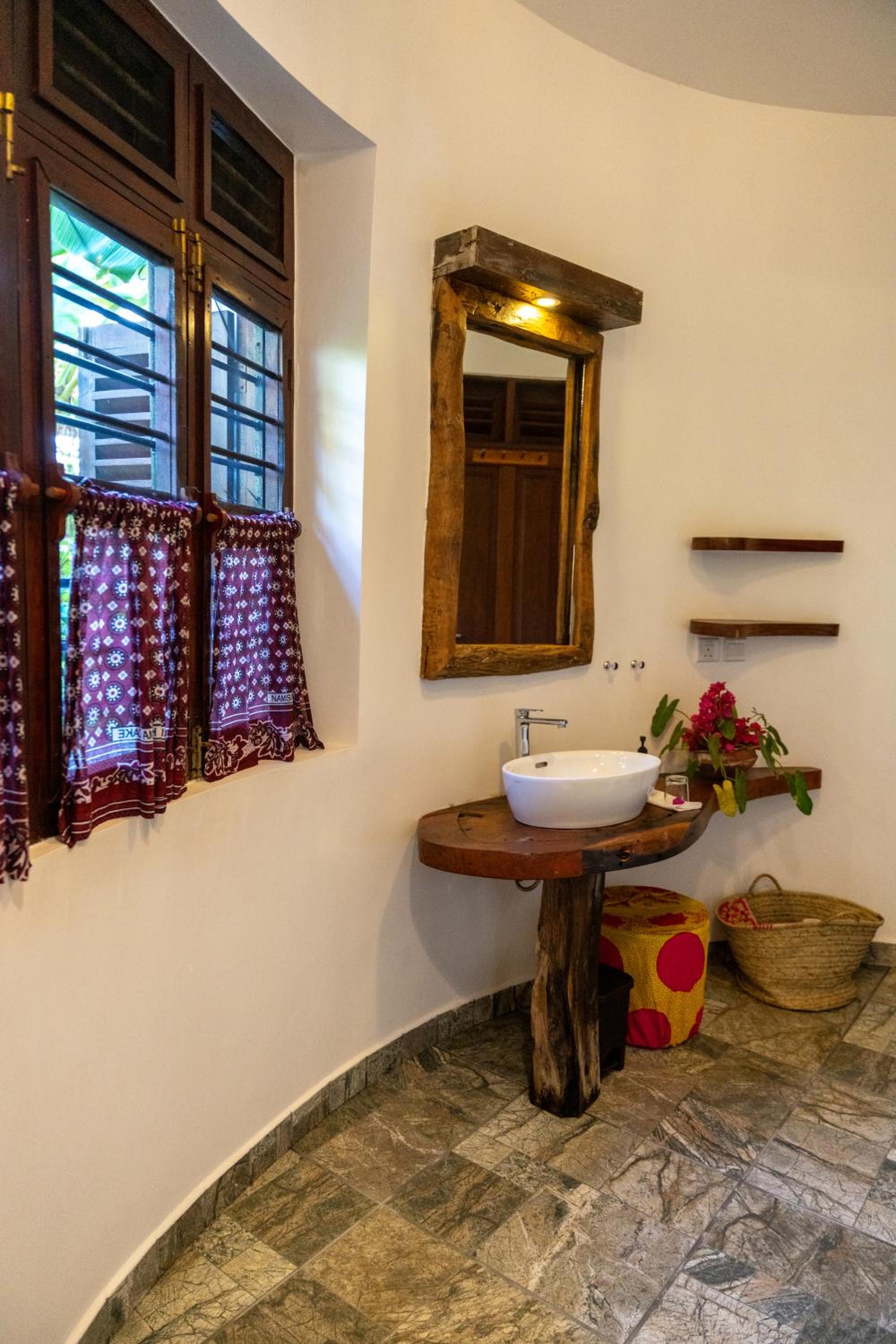 Deluxe Double Room with Sea View - Photo 10