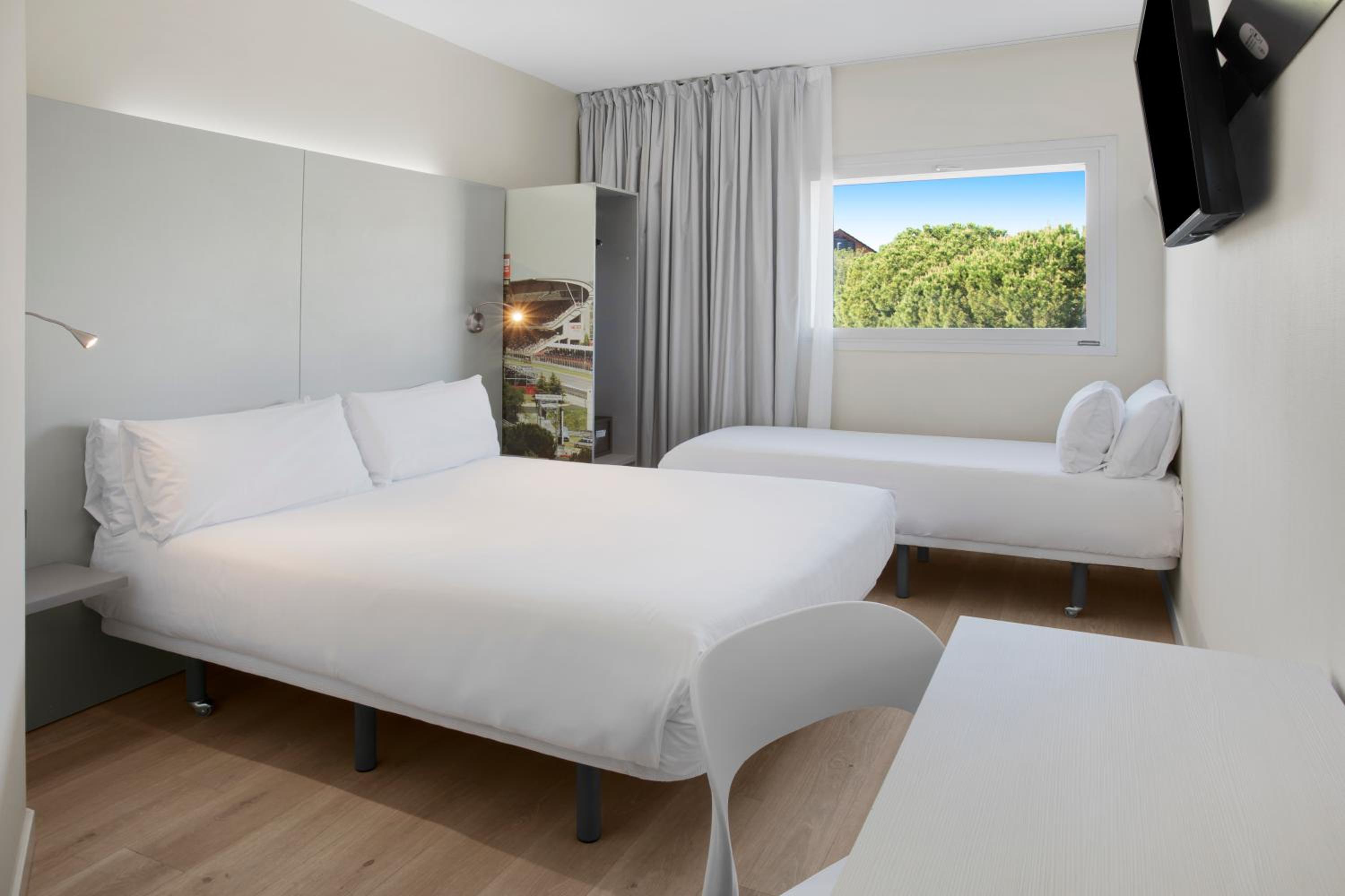 Habitación Doble con cama supletoria (2 adultos + 1 niño)