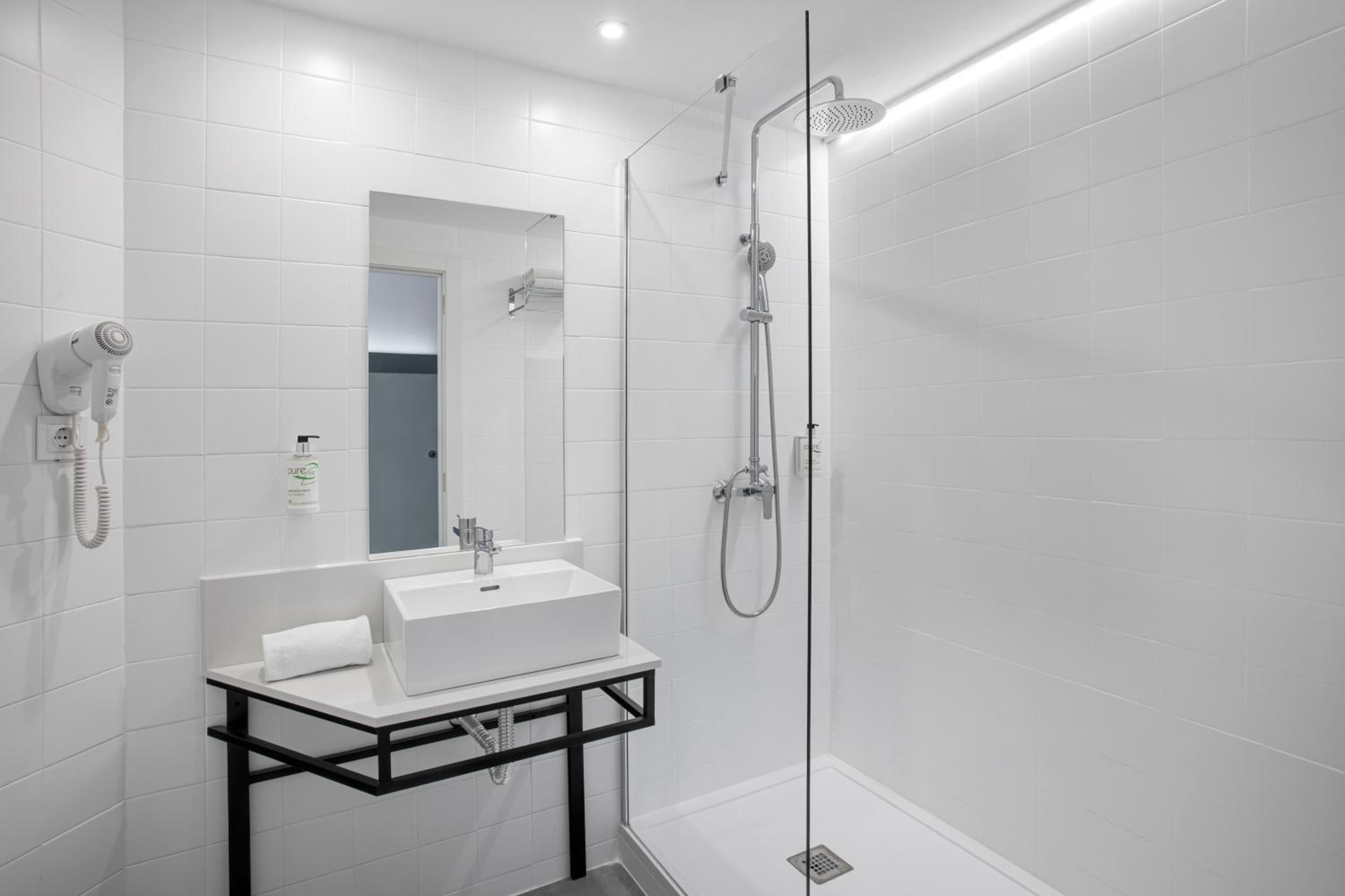 Double Room - Photo 8