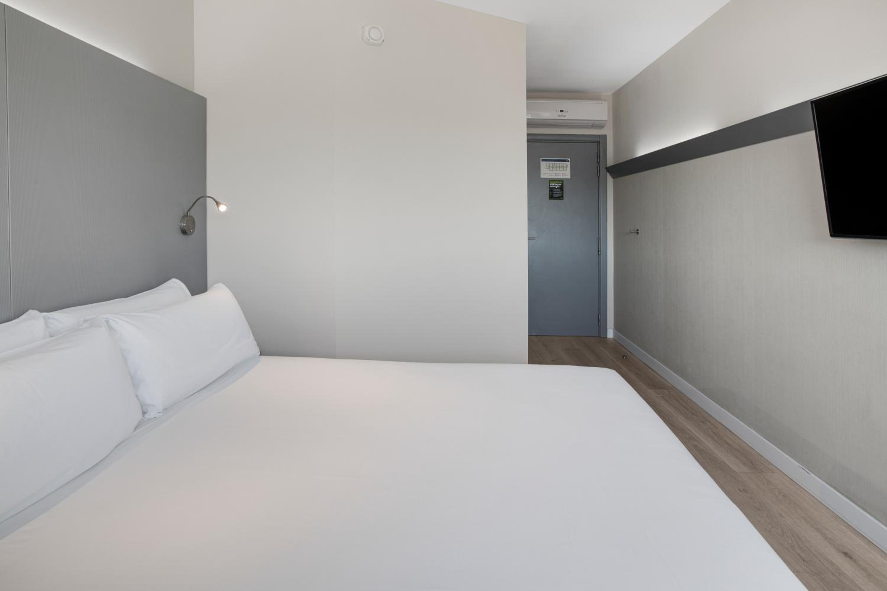Double Room - Photo 6