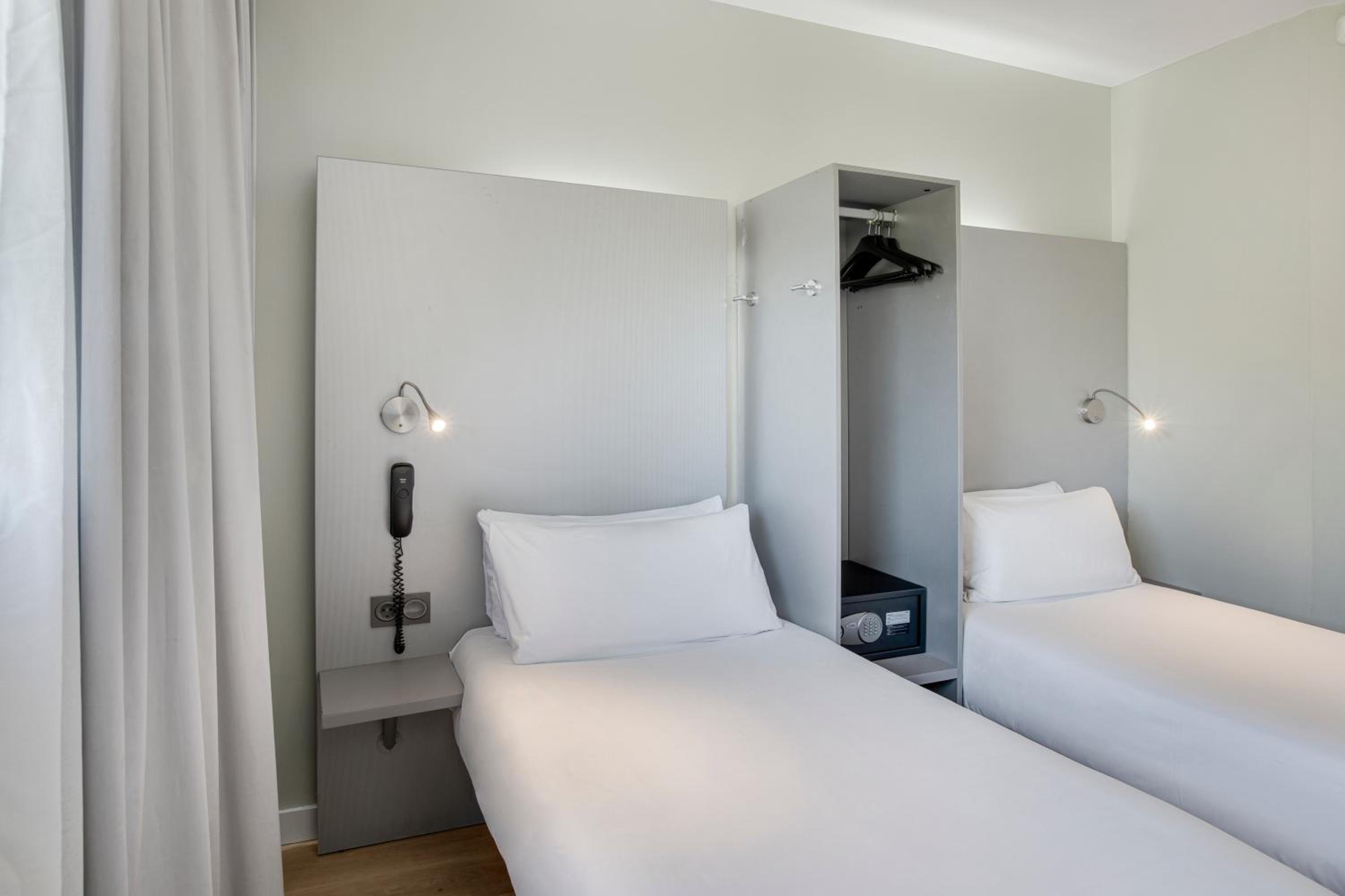 Twin Room - Photo 1