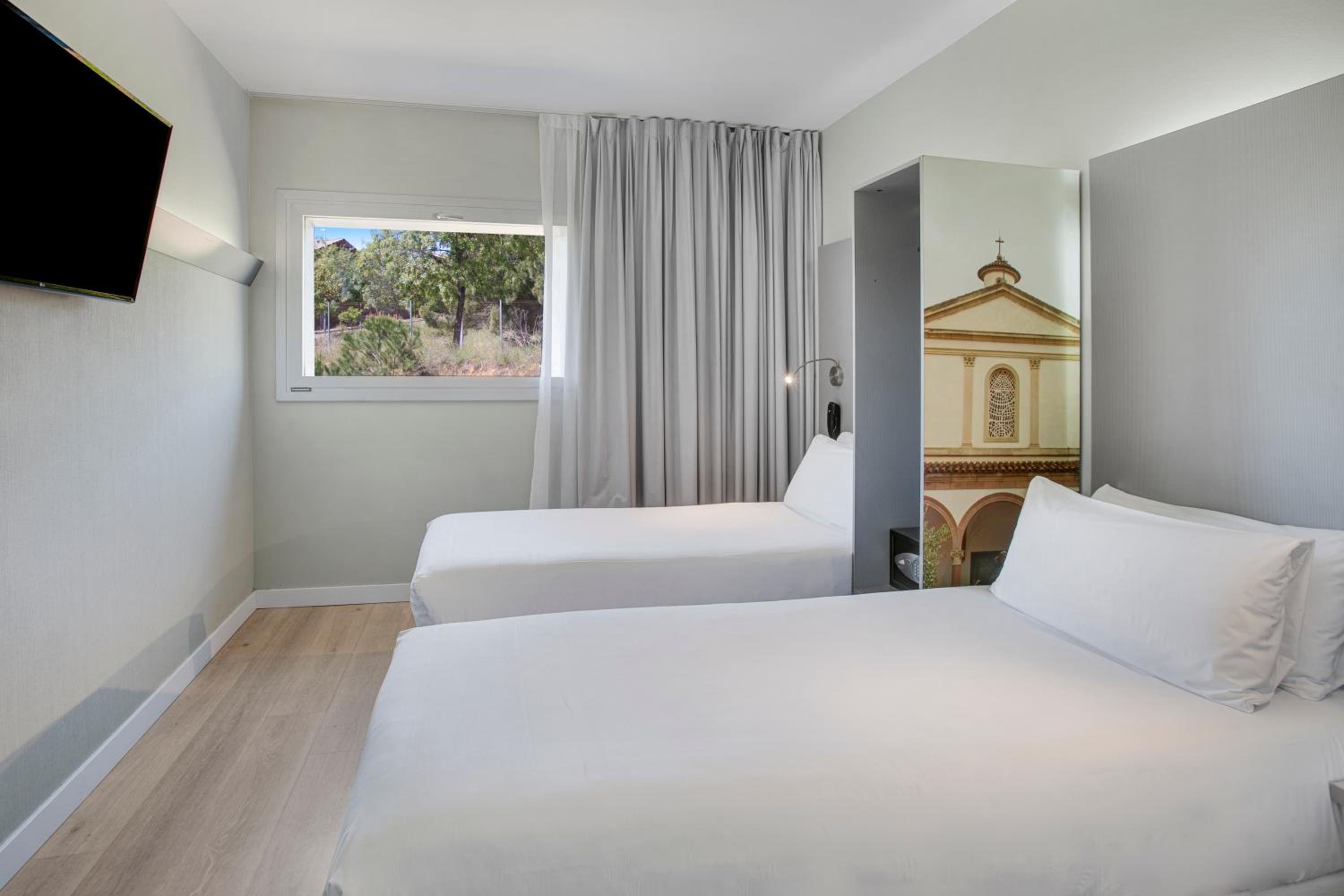 Twin Room - Photo 4
