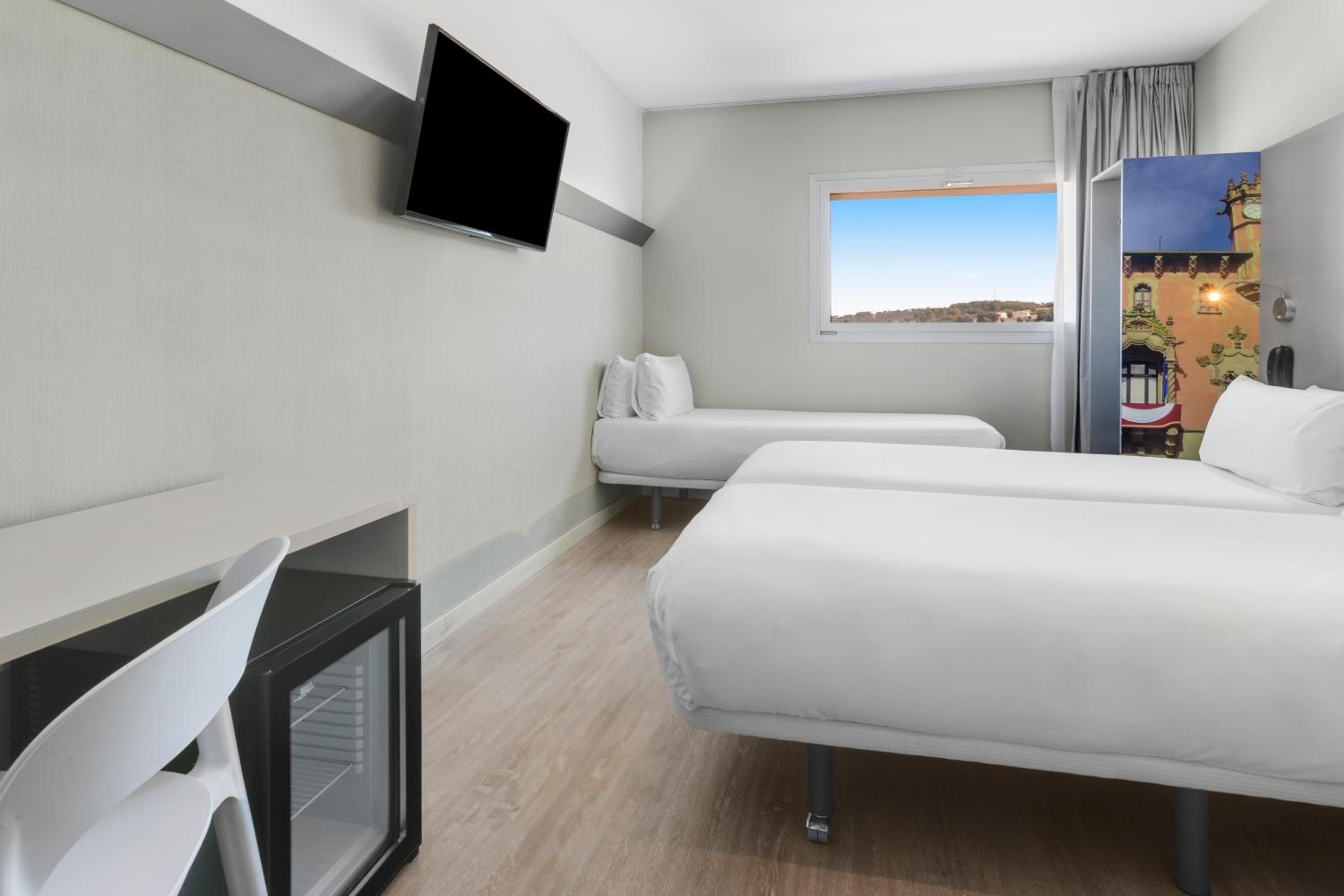 Double Room with Extra Bed (3 Adults) photo 3