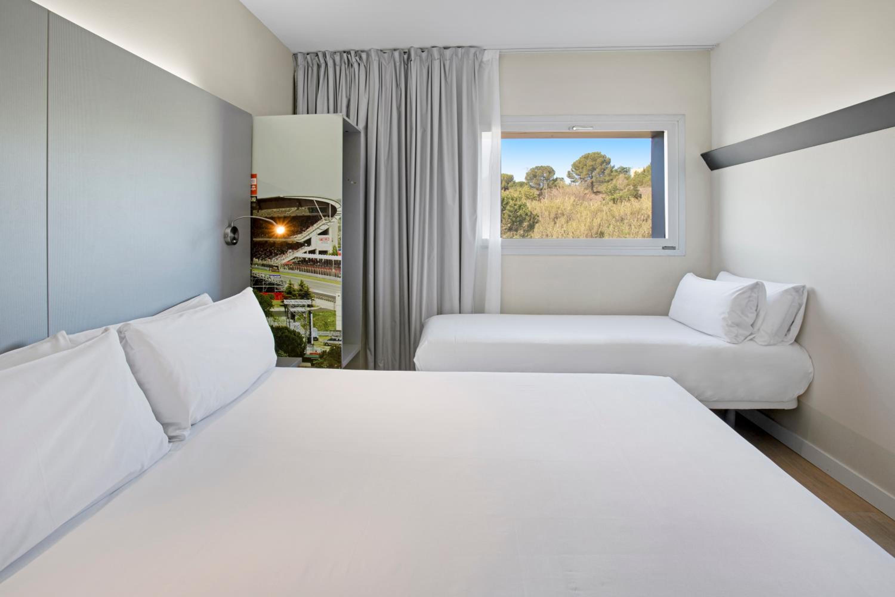 Double Room with Extra Bed (2 Adults + 1 Child) photo 2