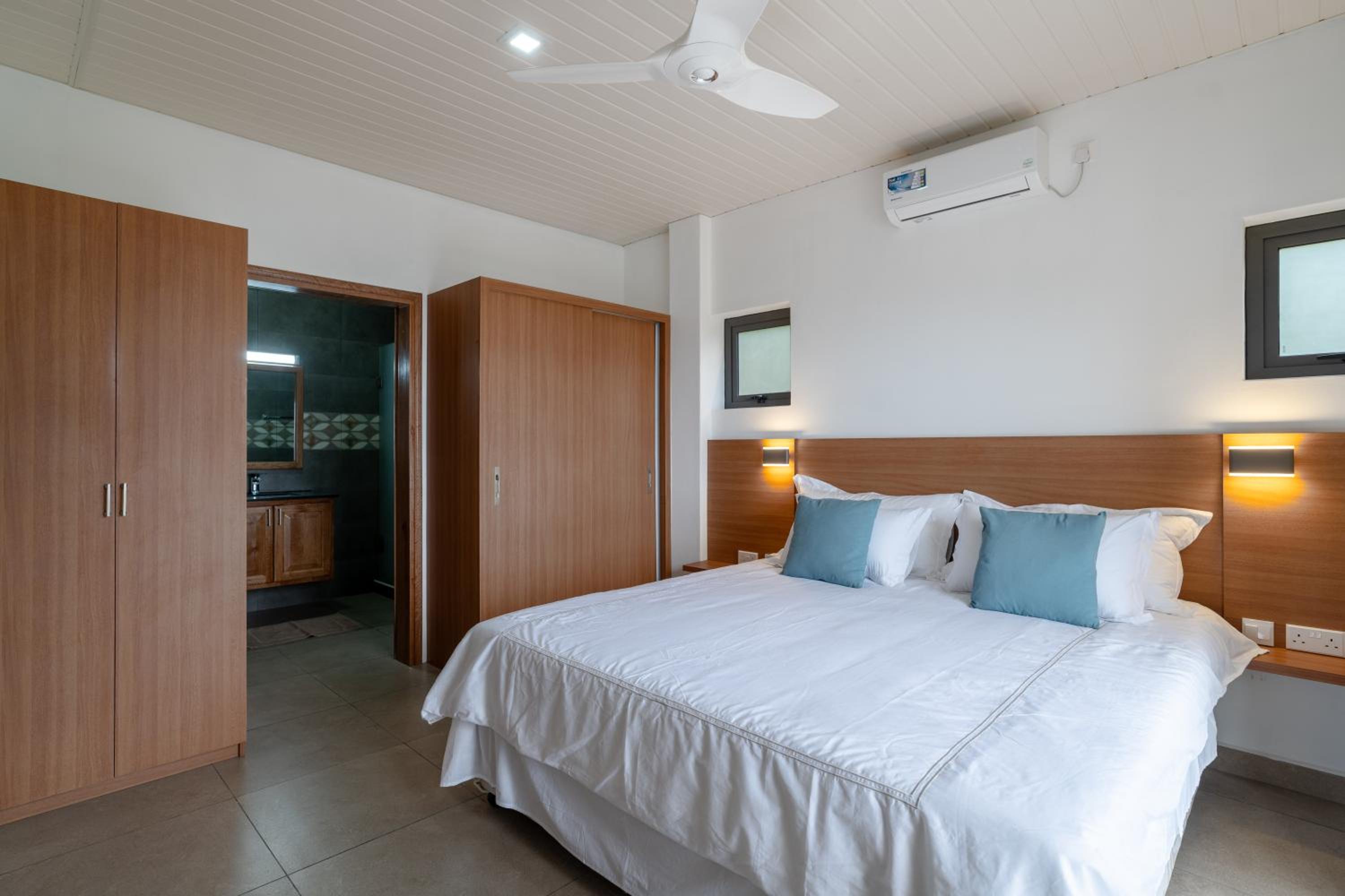 One-Bedroom Apartment with Sea View and Balcony