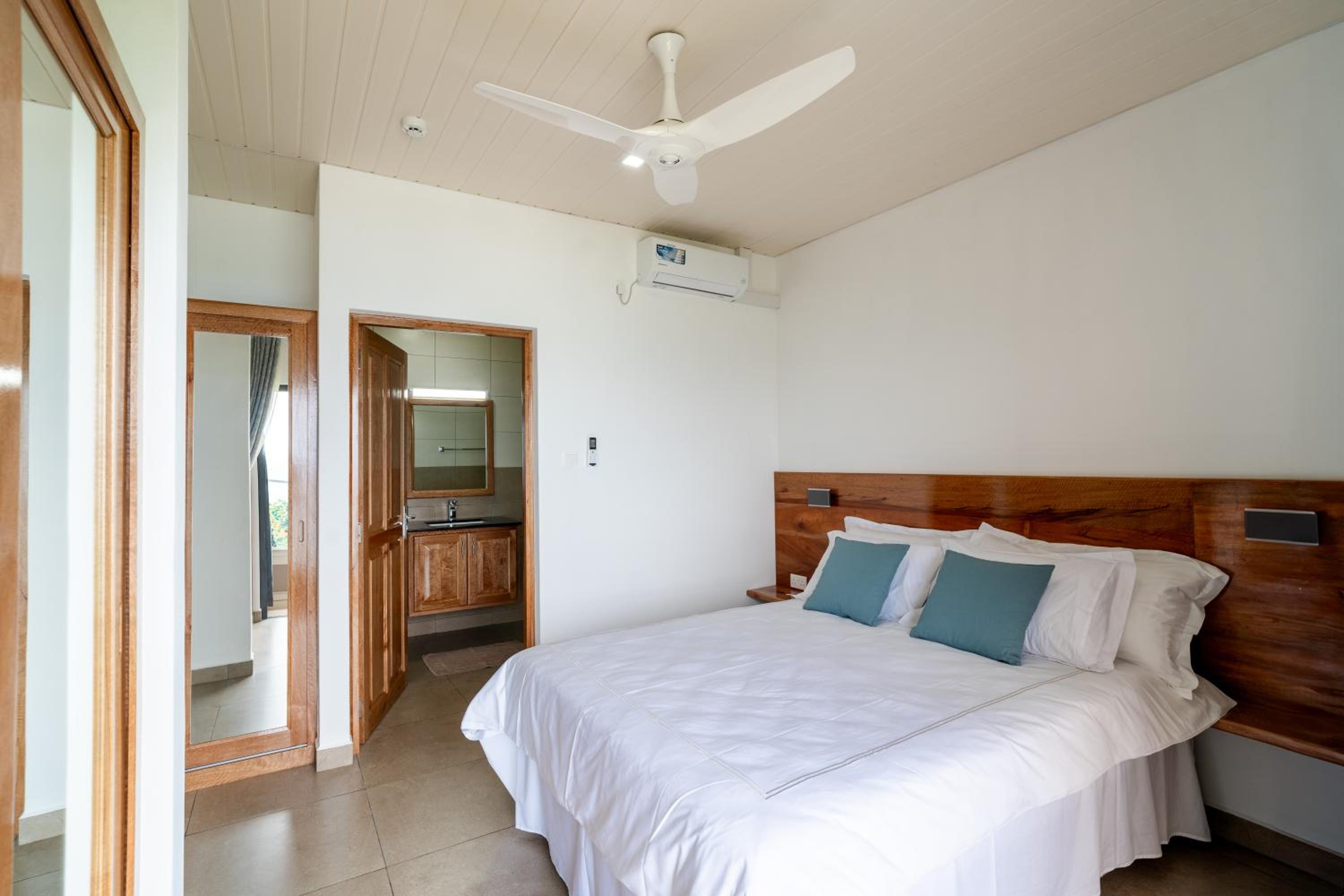 Two-Bedroom Apartment with Balcony and Sea View