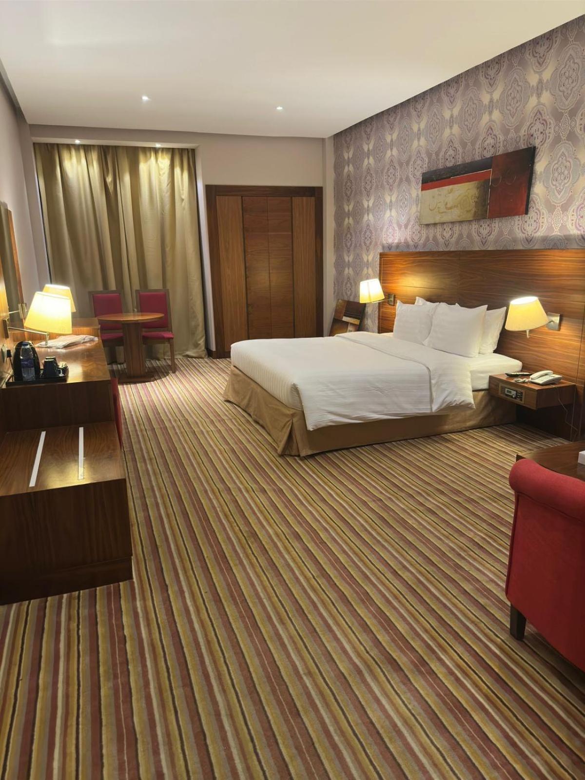 Deluxe King Room photo 3