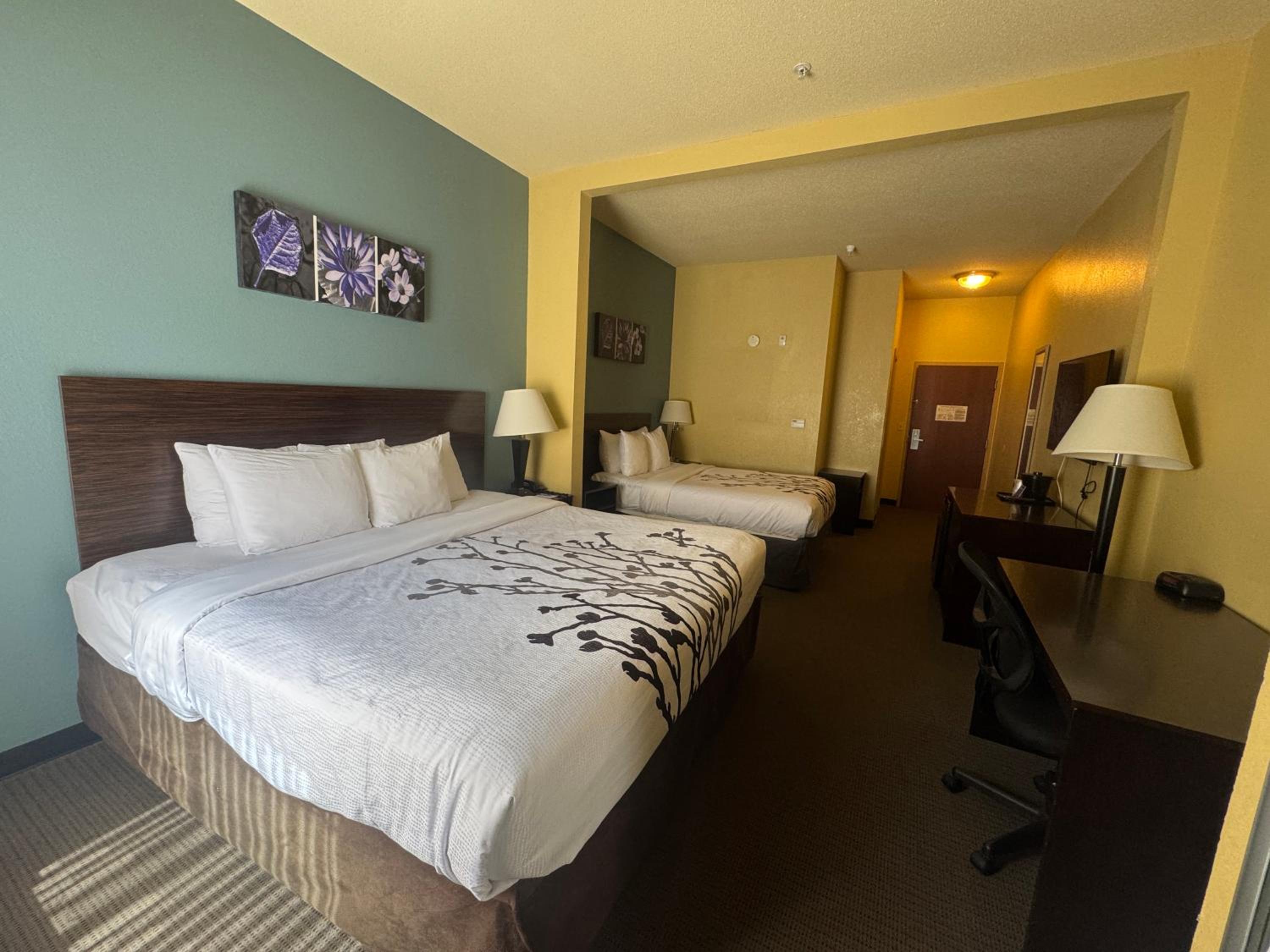 King Suite with One King Bed and One Double Bed - Non Smoking - Photo 4