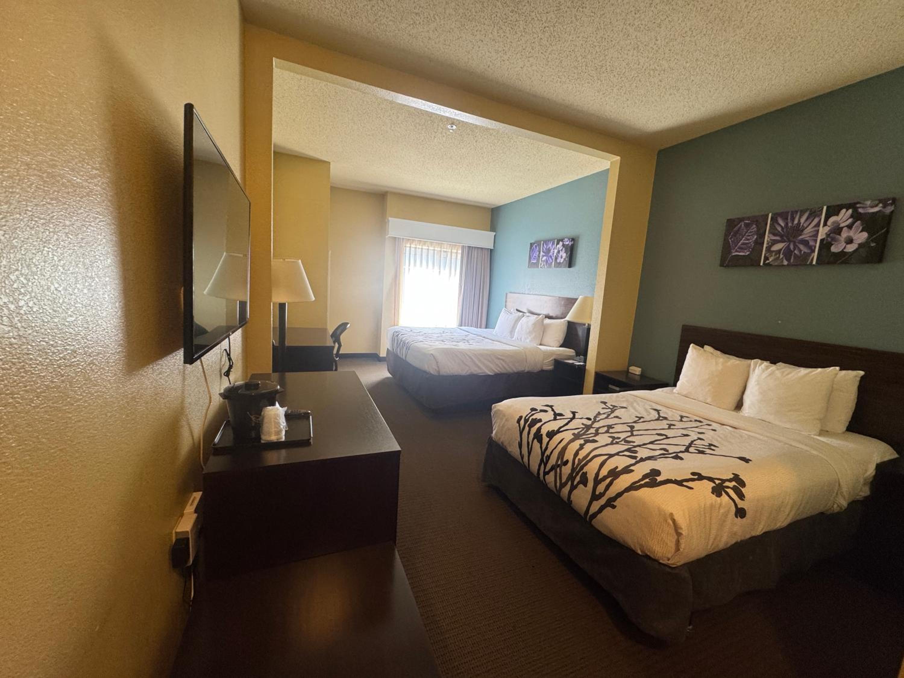 King Suite with One King Bed and One Double Bed - Non Smoking - Photo 2