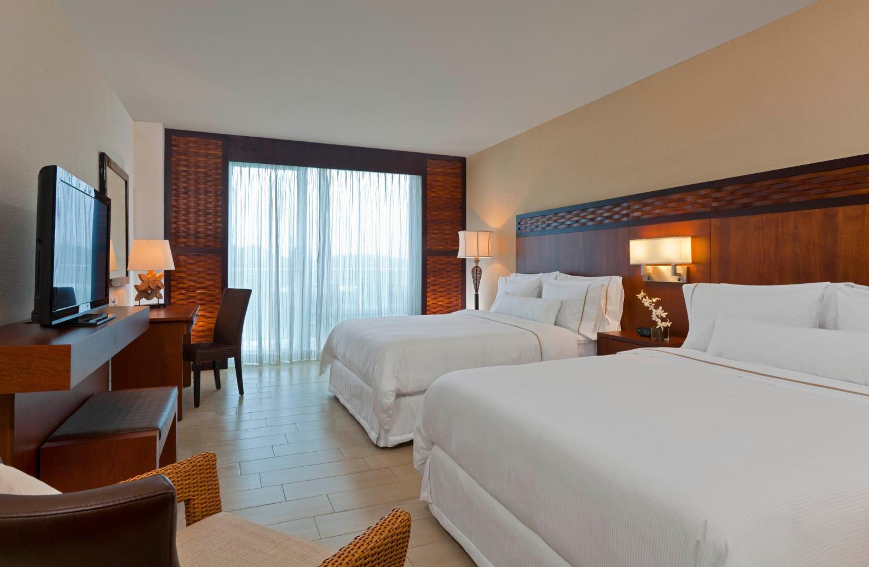 Deluxe, Guest room, 2 Queen, Garden view