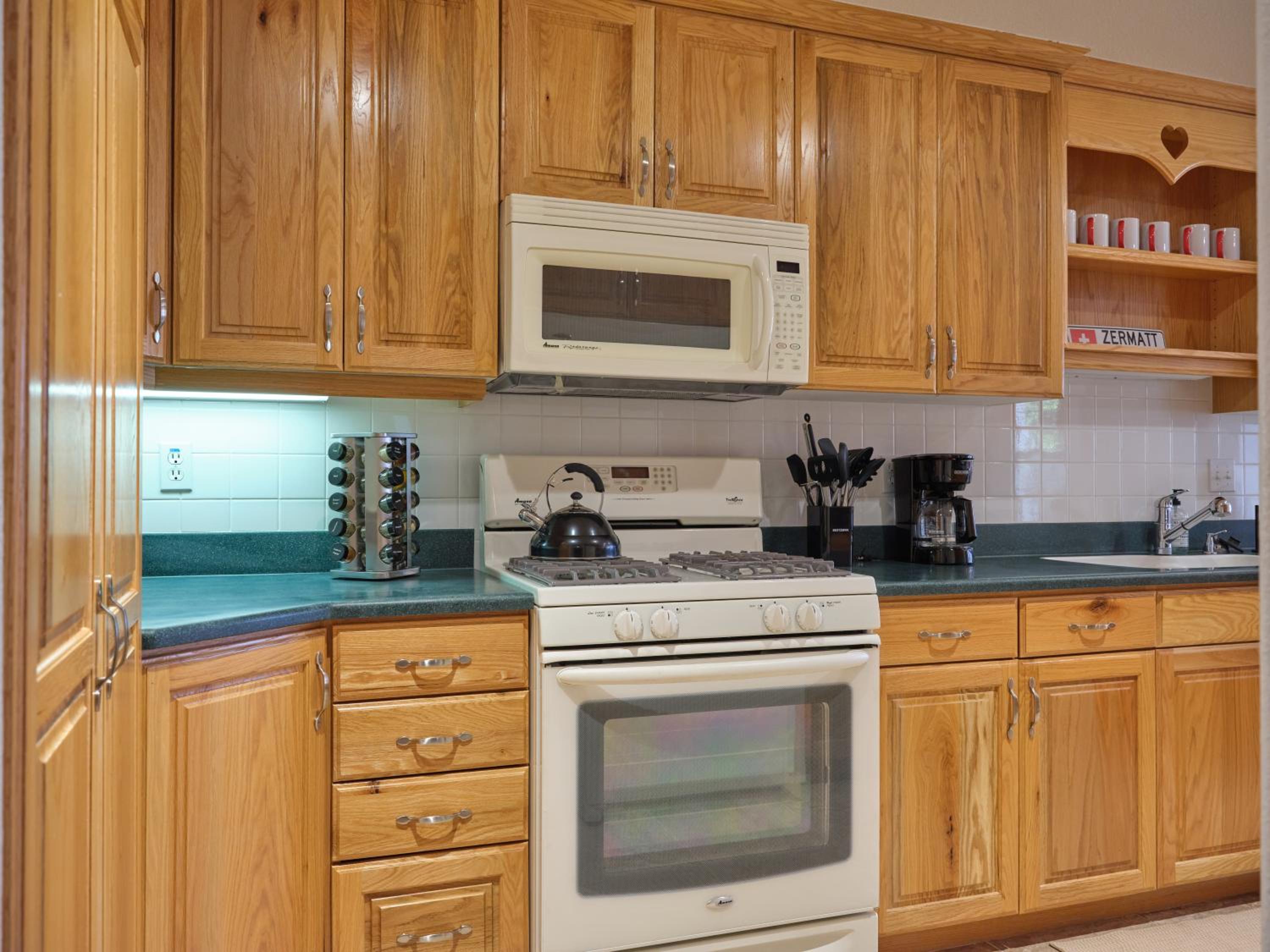 Four-Bedroom Townhome - Non-Smoking photo 3