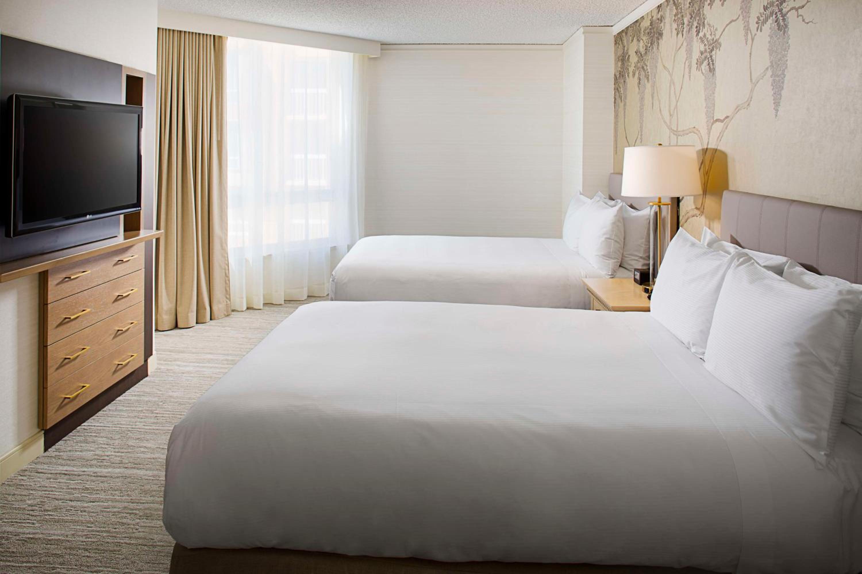 Executive One-Bedroom Suite with Two Double Beds - Photo 3