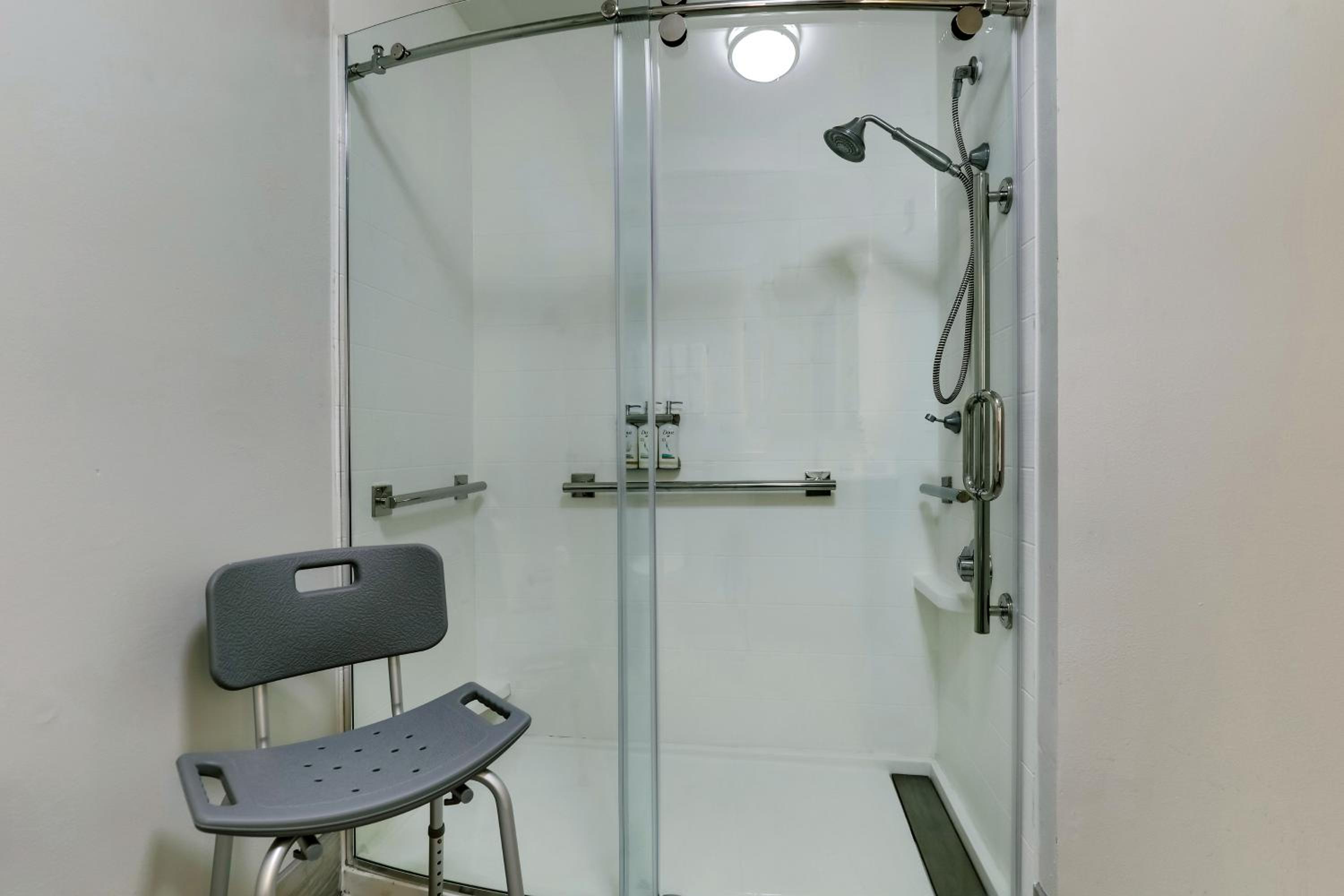 One-Bedroom Suite - Disability Access - Photo 4