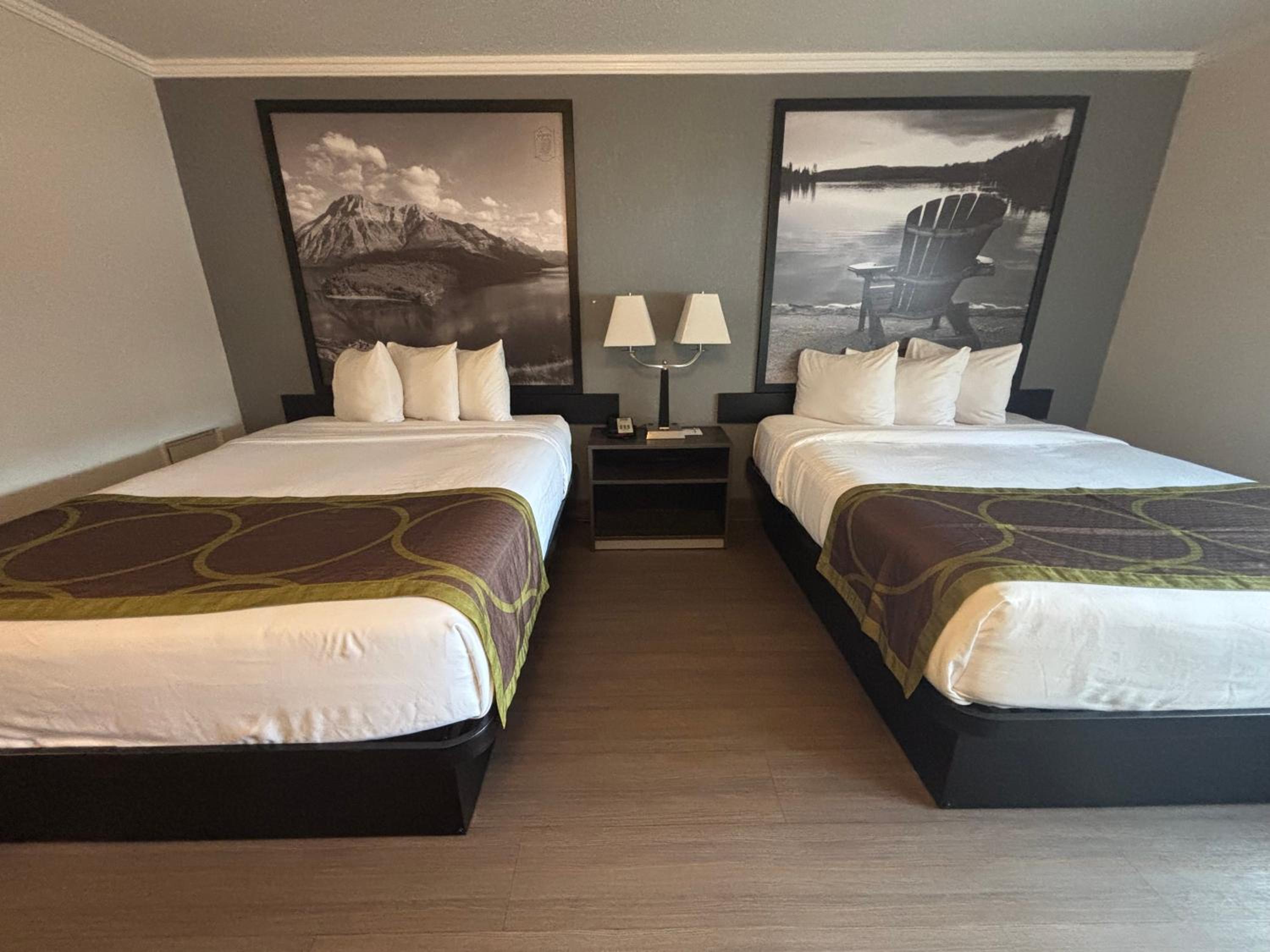 Queen Room with Two Queen Beds - Non-Smoking - Photo 1