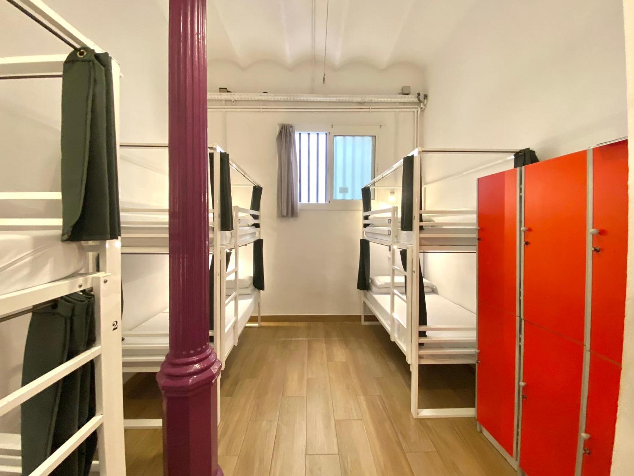 Bed in 6-Bed Mixed Dorm Shared Bathroom photo 2