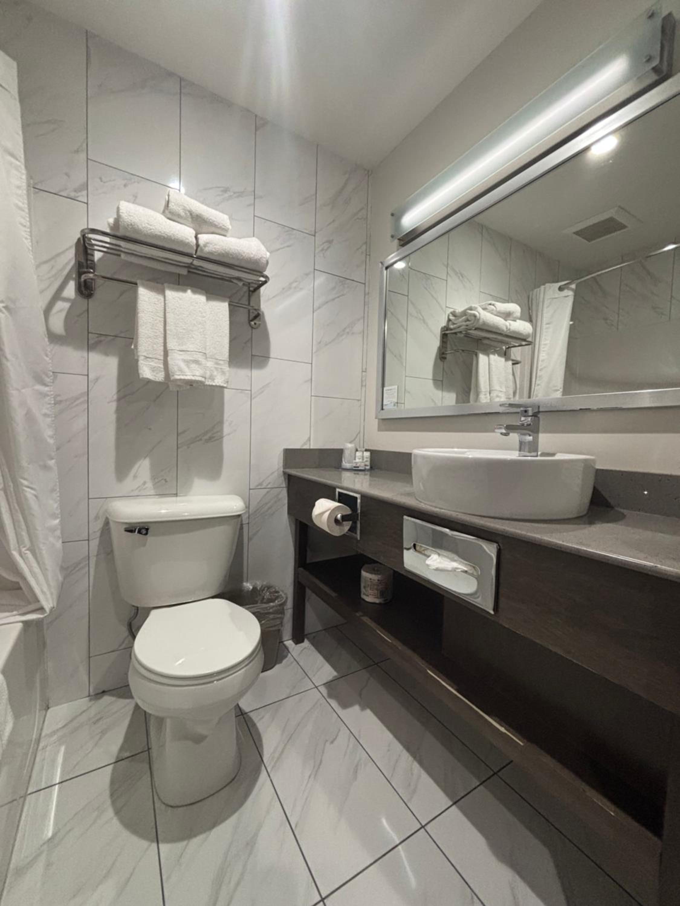 Queen Room with Two Queen Beds and Kitchen - Pet-Friendly/Non-Smoking - Photo 3