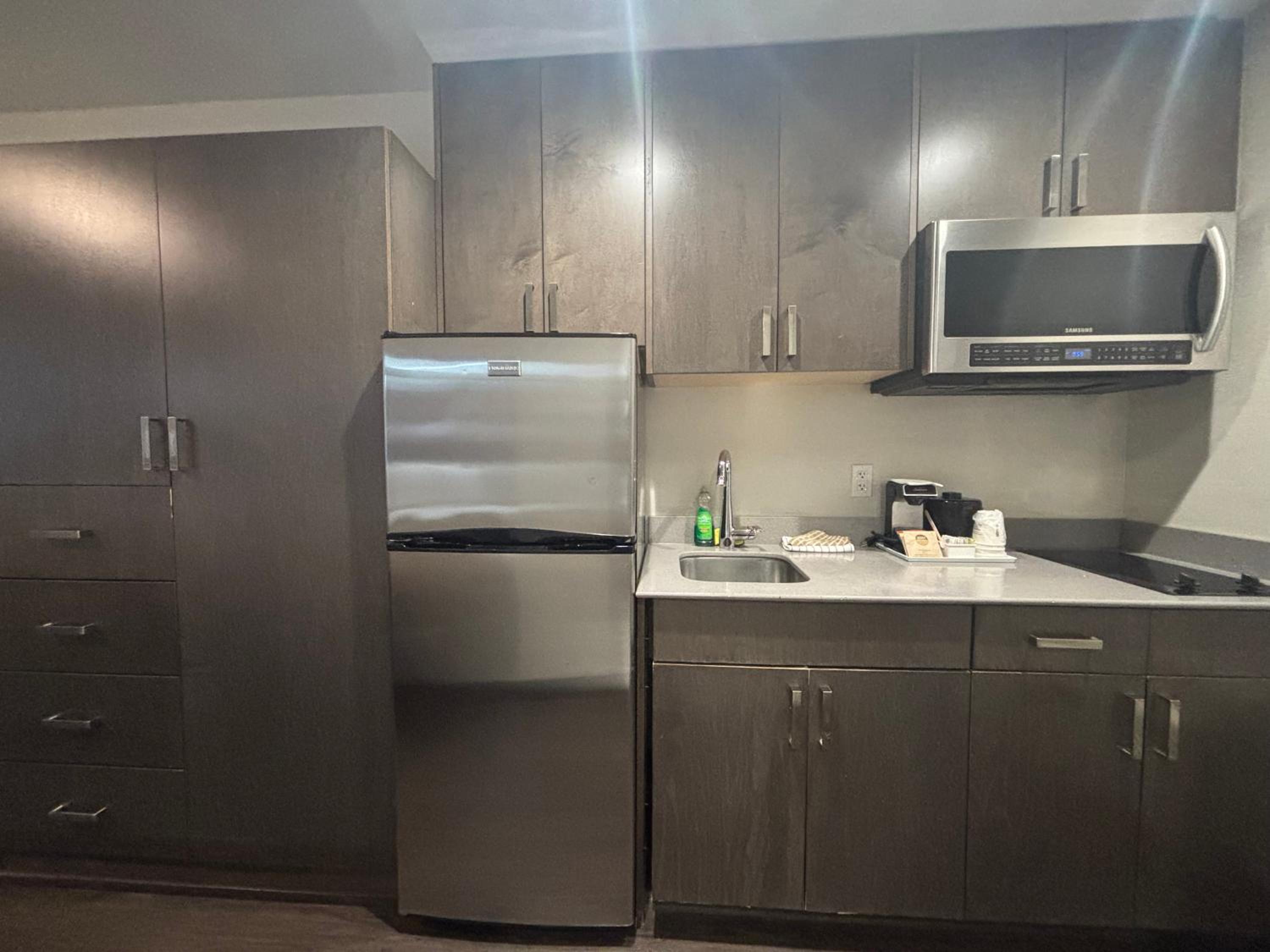 Queen Room with Two Queen Beds and Kitchen - Pet-Friendly/Non-Smoking - Photo 5