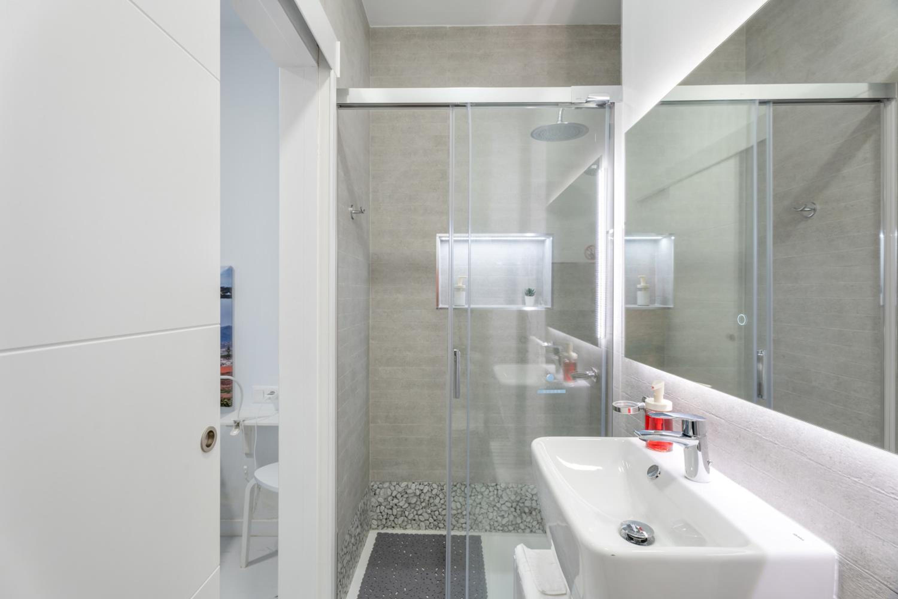 Deluxe Double Room with Shower photo 3