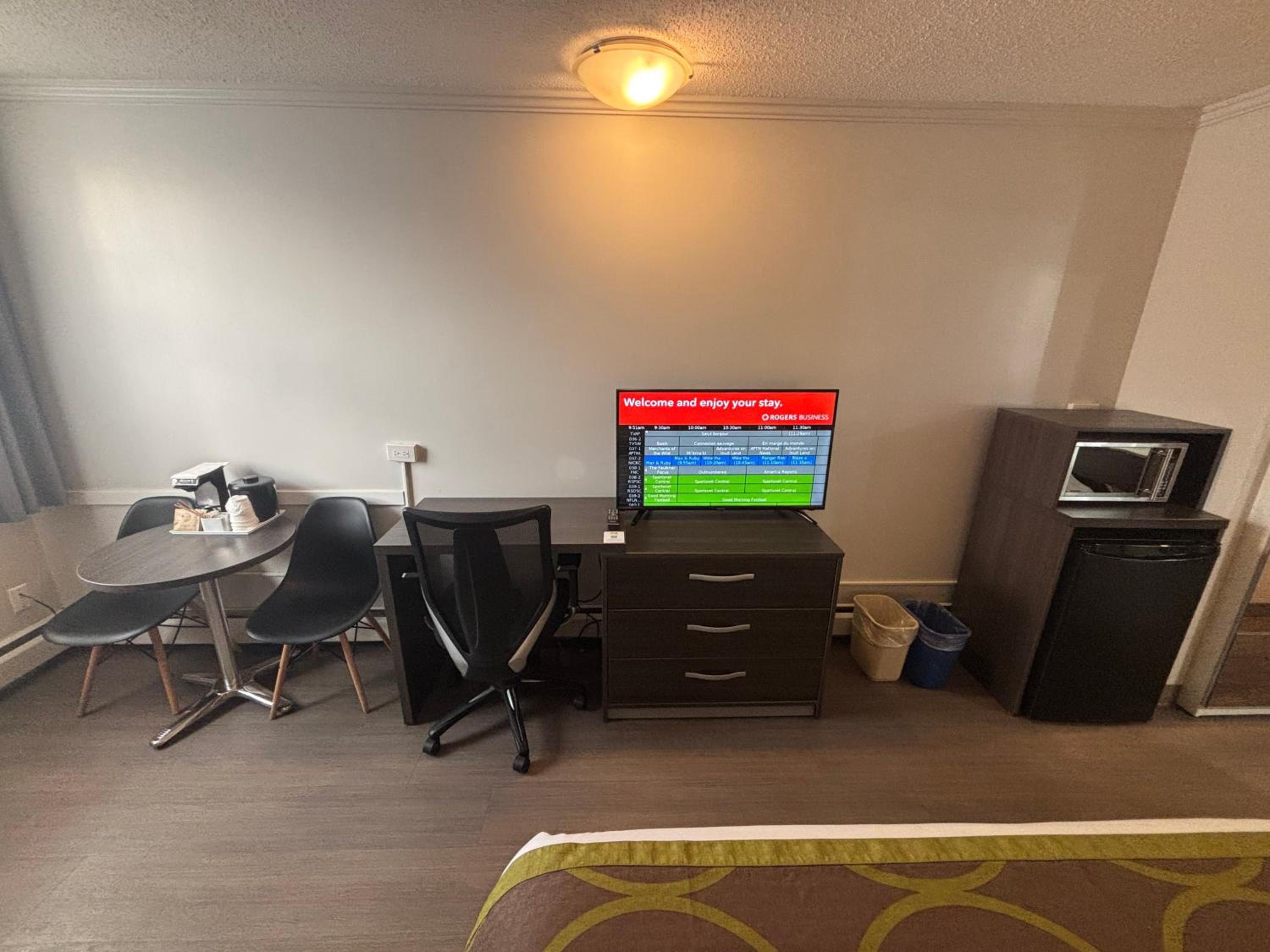 King Room - Non-Smoking - Photo 3