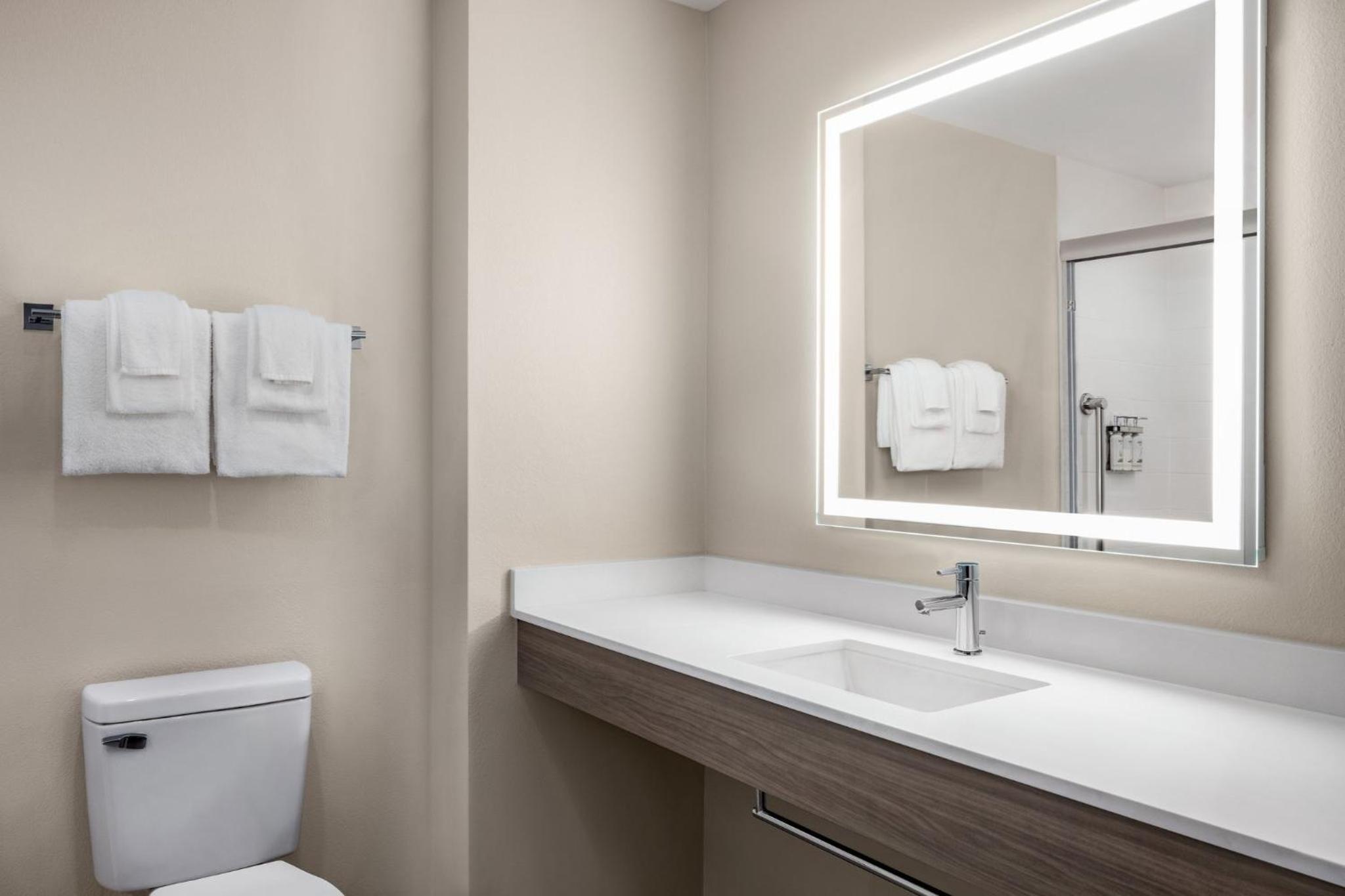 King Room - Mobility Access/Hearing Accessible - Photo 2