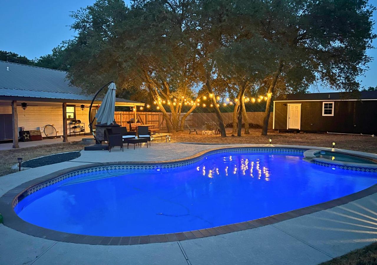 Three-Bedroom House photo 3