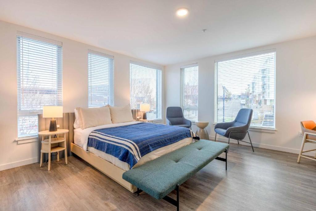 Deluxe Queen Suite