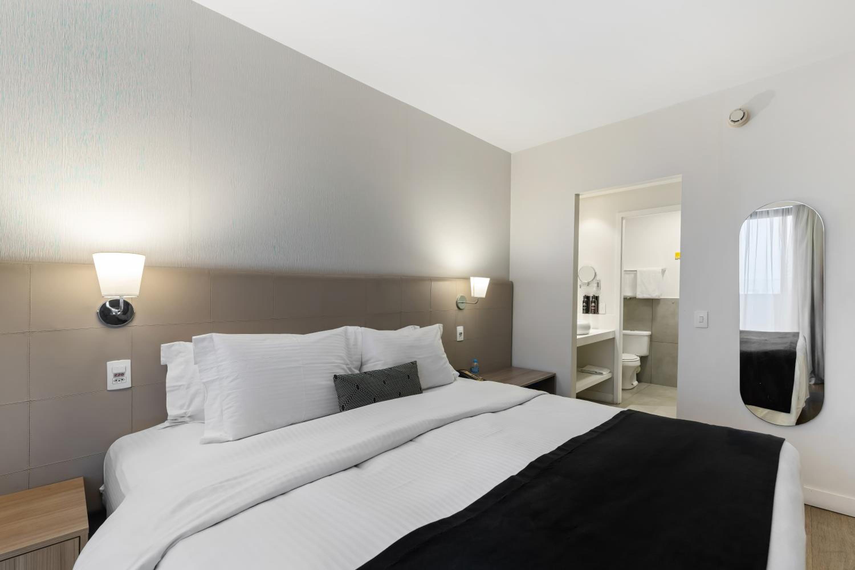 Two-Bedroom King Suite with Two Twin Beds and One Chair Bed photo 2