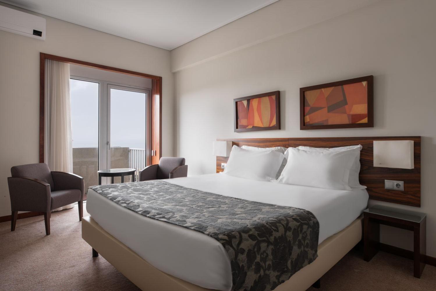 Double or Twin Room with Sea View - Photo 9