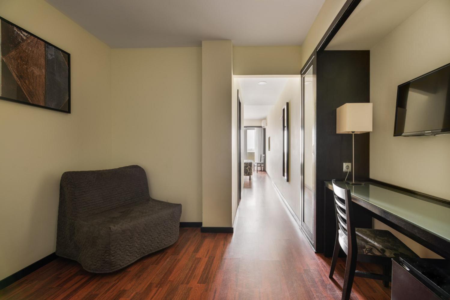 Family Room with Sea View - Photo 8