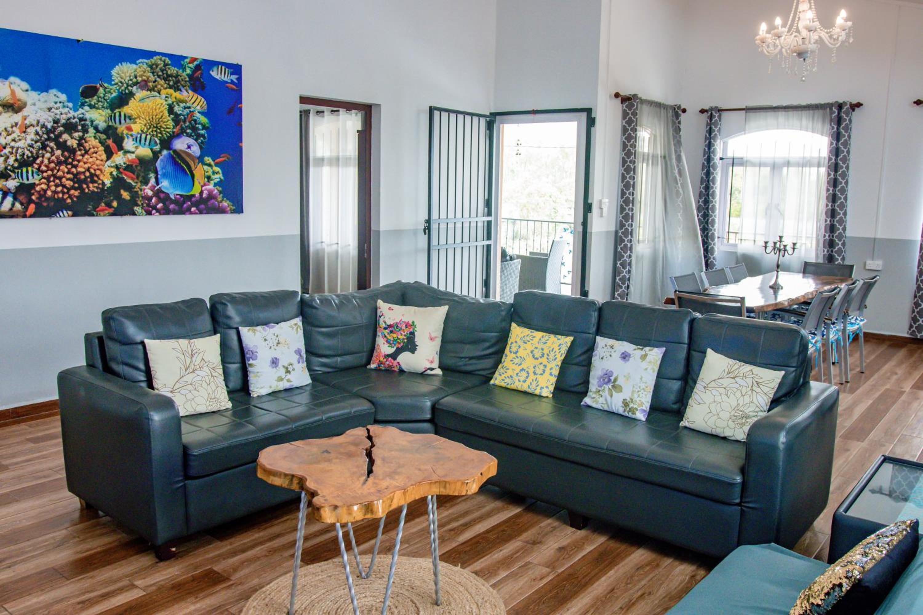 Apartment photo 2
