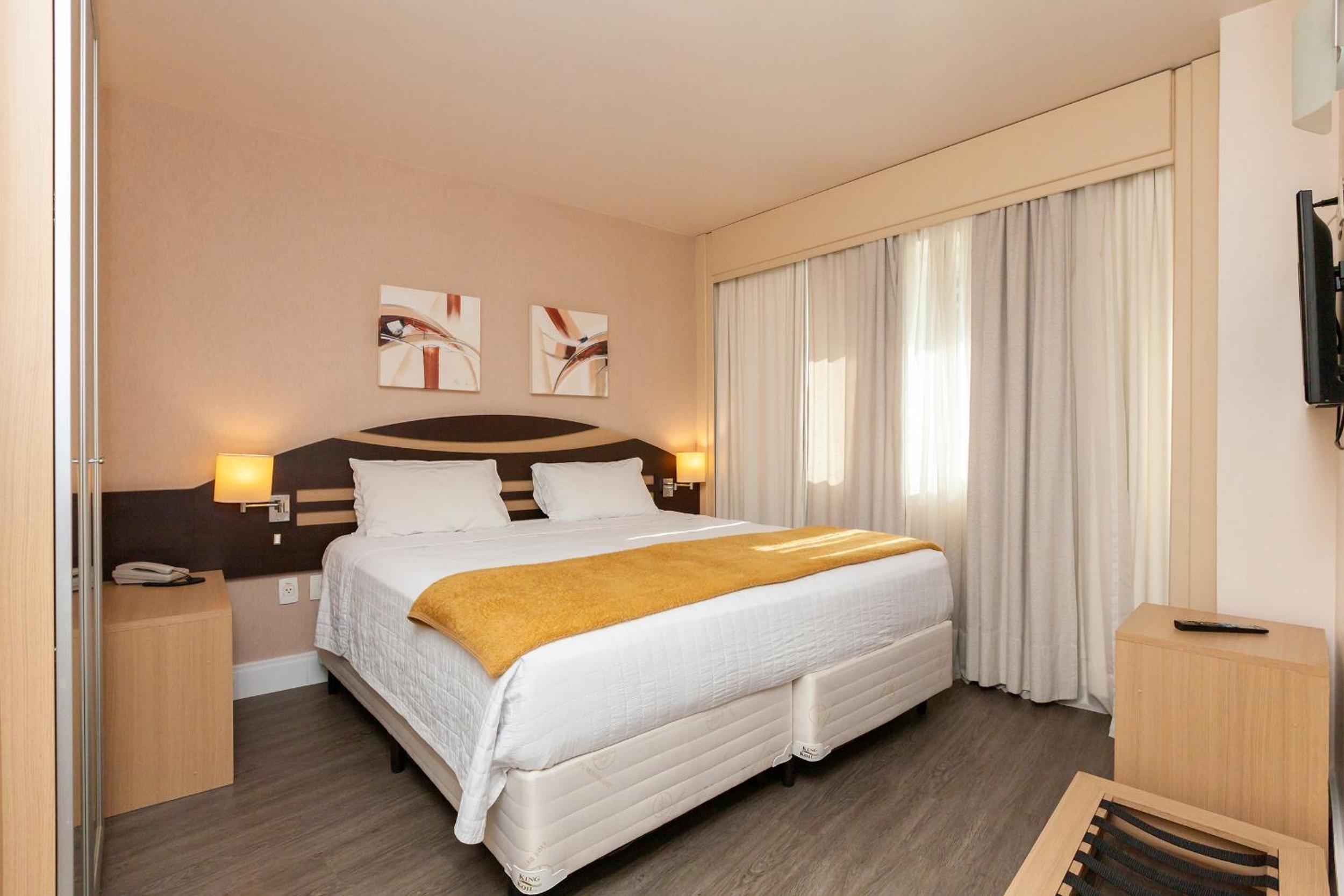 Deluxe Queen Room
