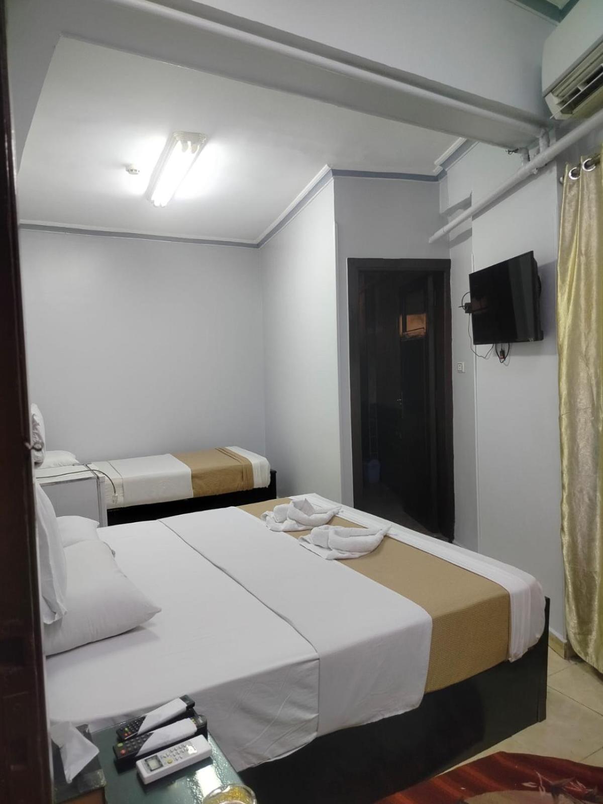 Triple Room with Private Bathroom photo 2
