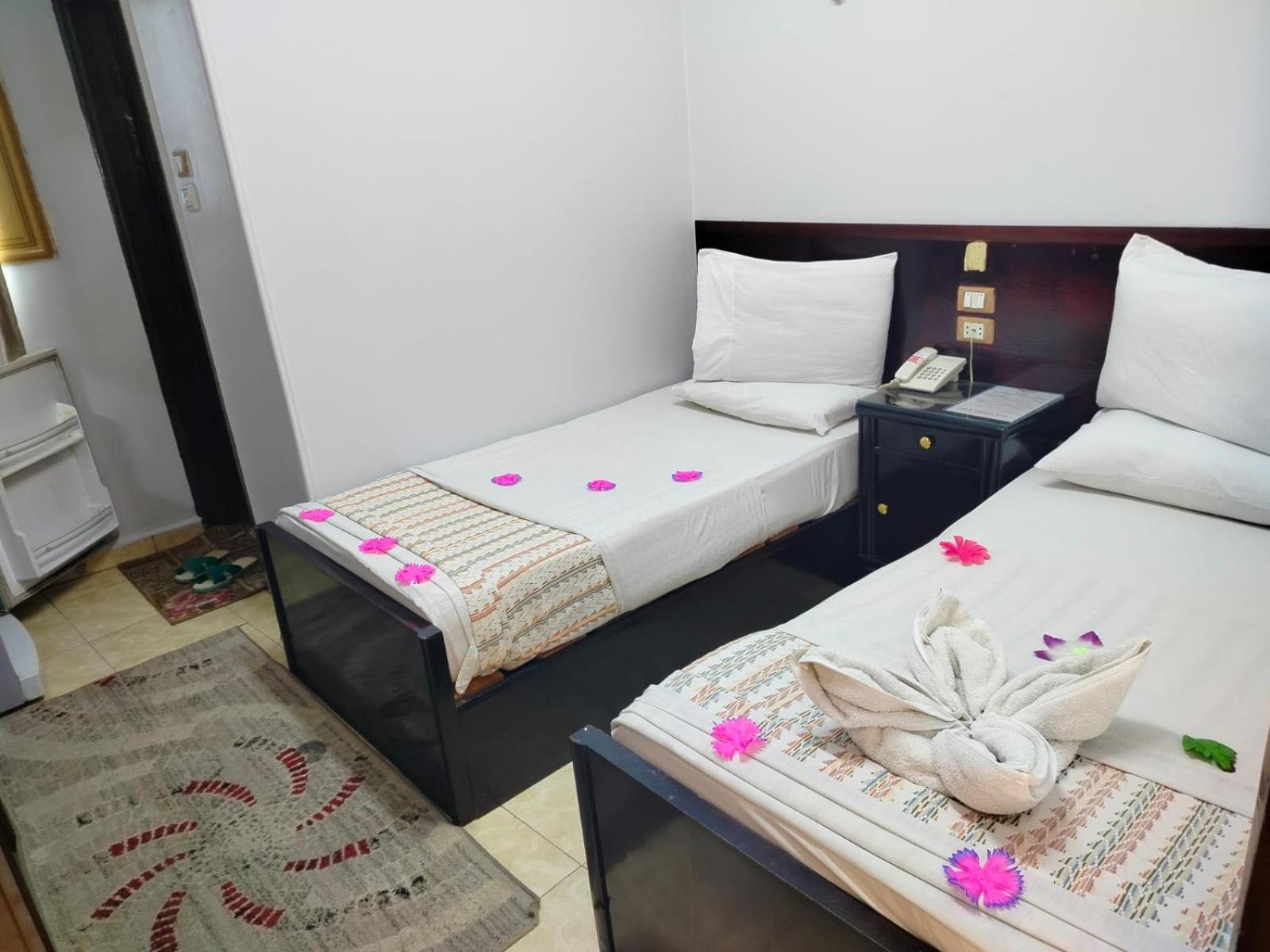 Single Room with Private Bathroom photo 2
