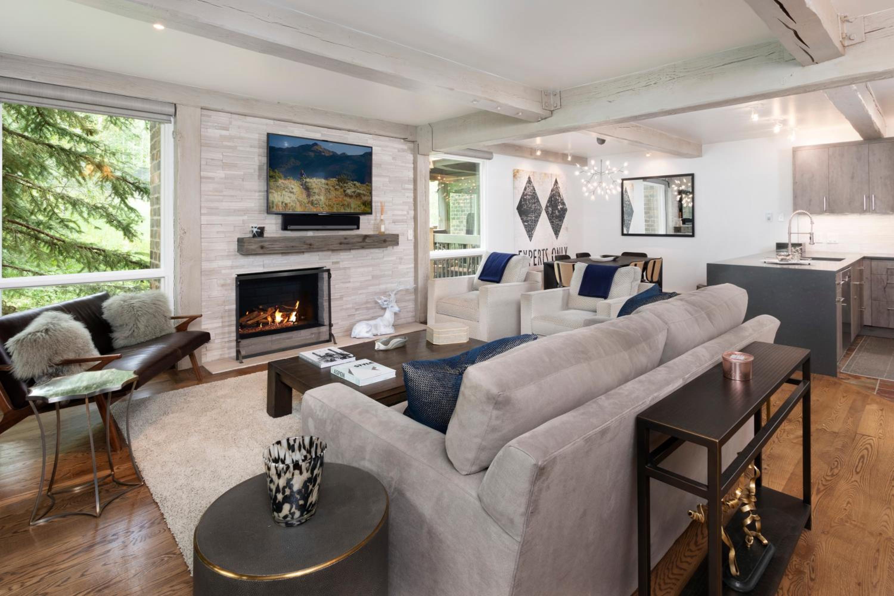 Three-Bedroom Diamond Point Apartment