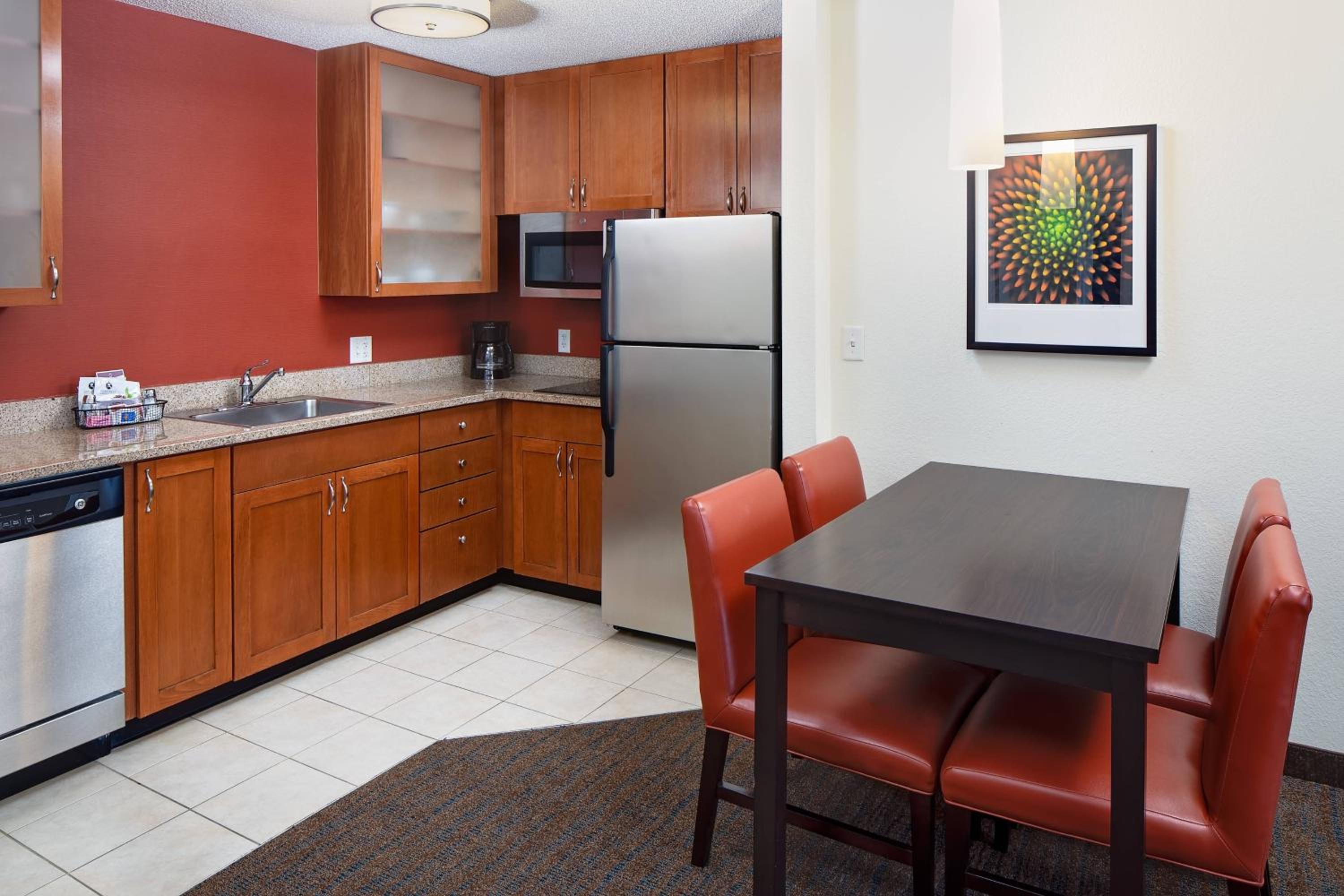 Two-Bedroom Suite - Photo 3
