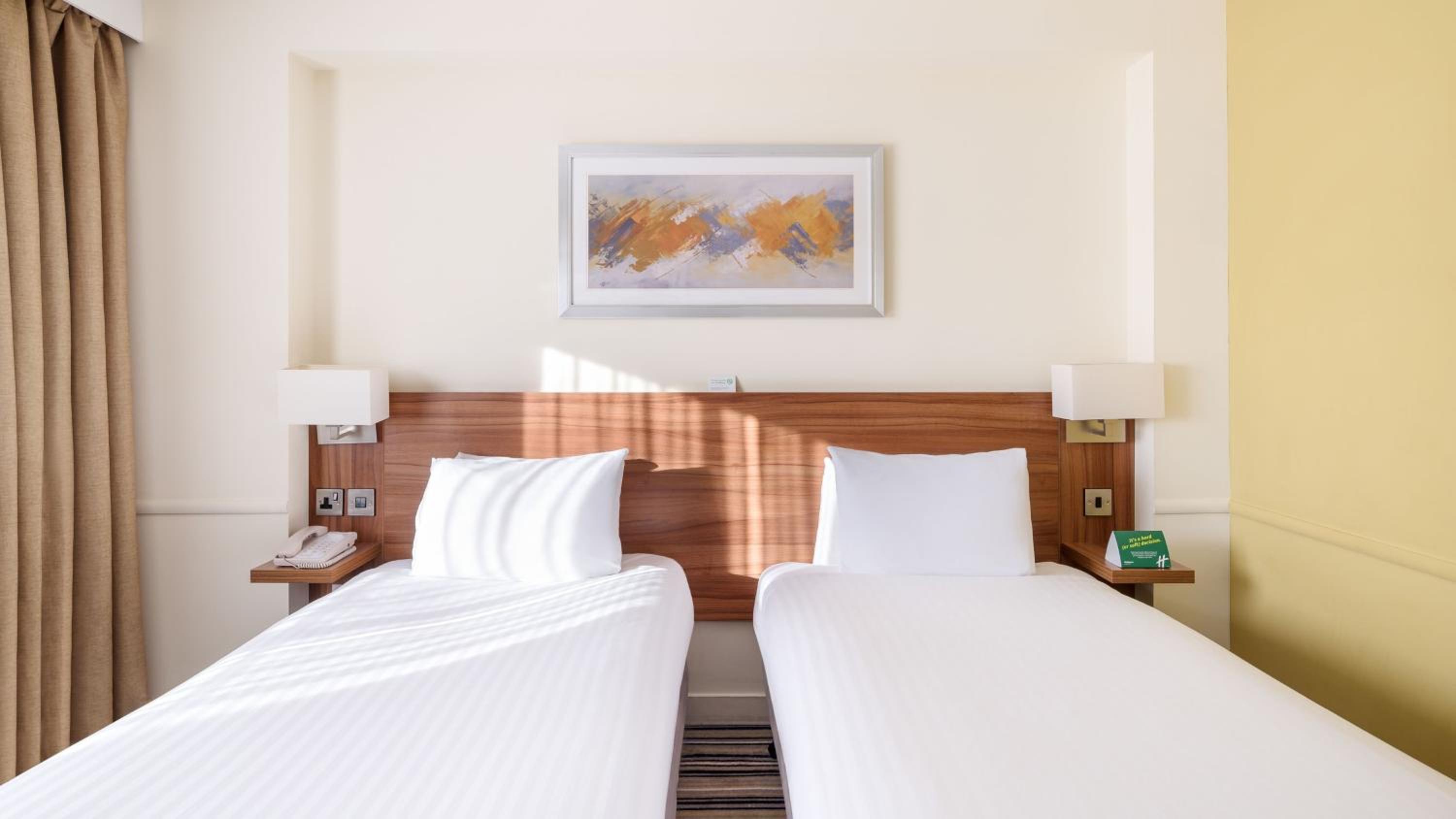 Standard Room with Two Single Beds - Photo 1