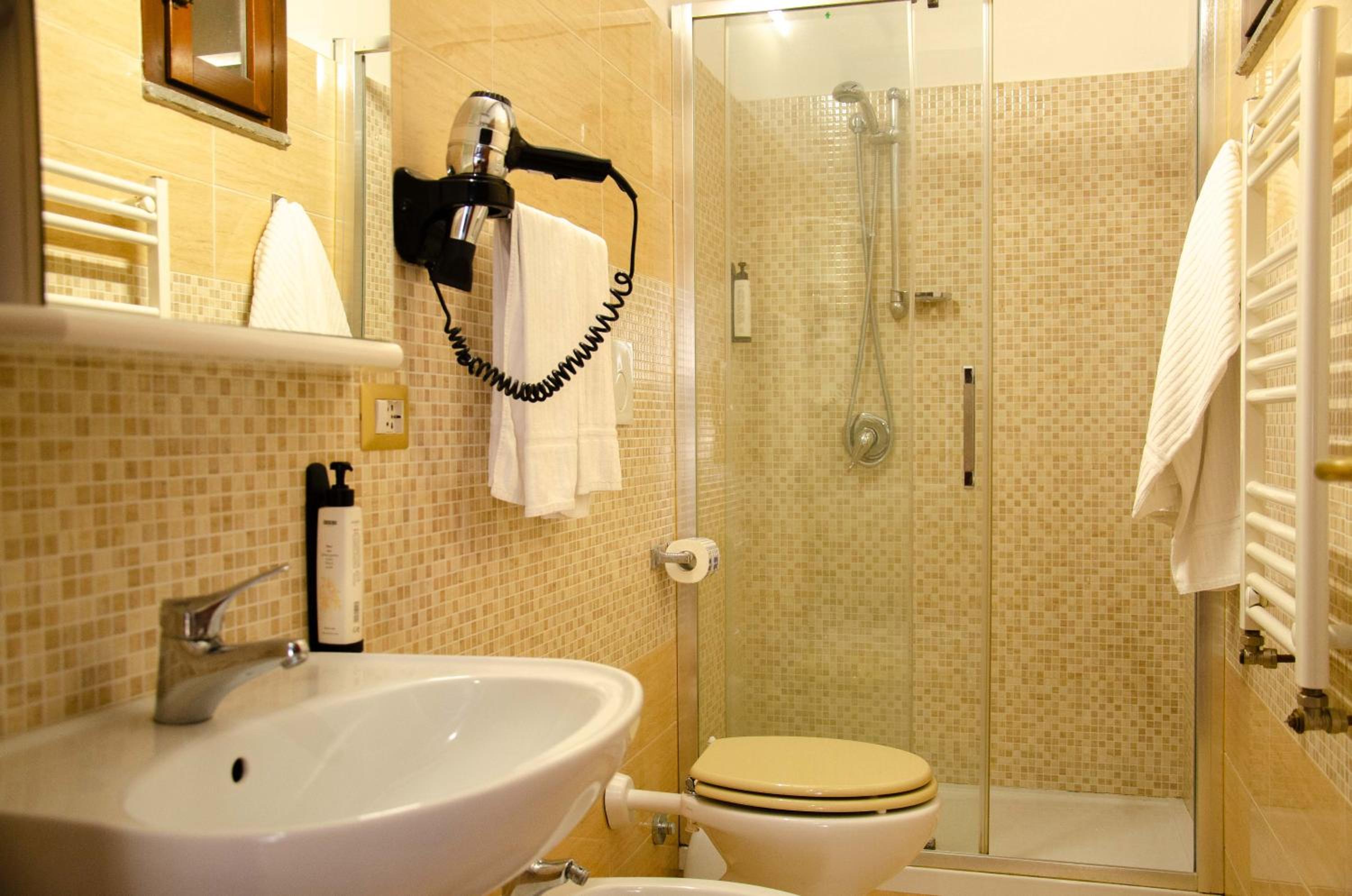 One-Bedroom Apartment - Separate Building photo 3