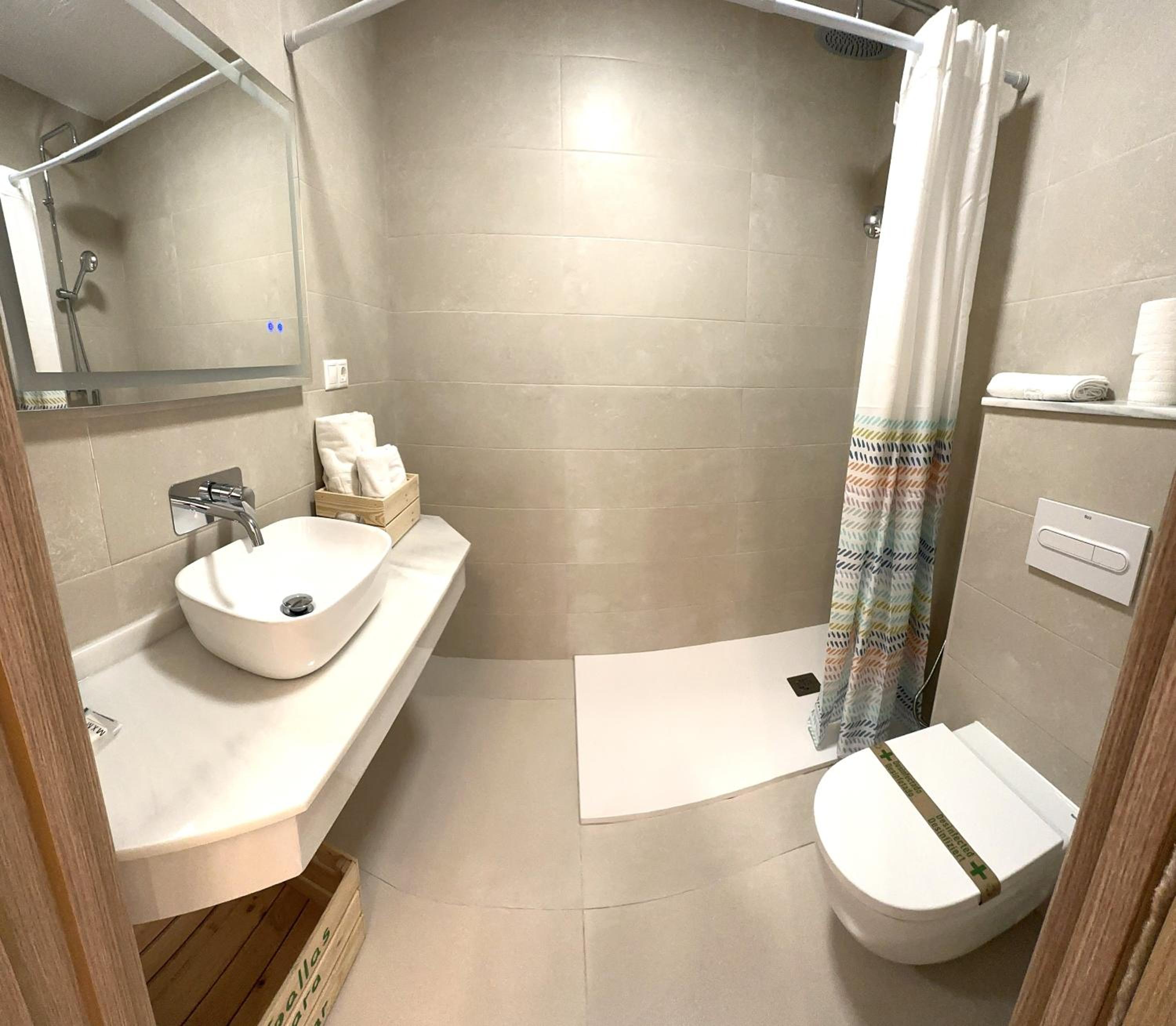 Standard Double or Twin Room - Photo 4