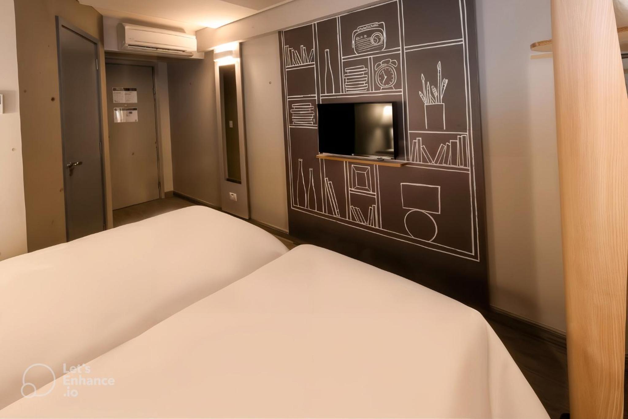 Standard Twin Room - Photo 5