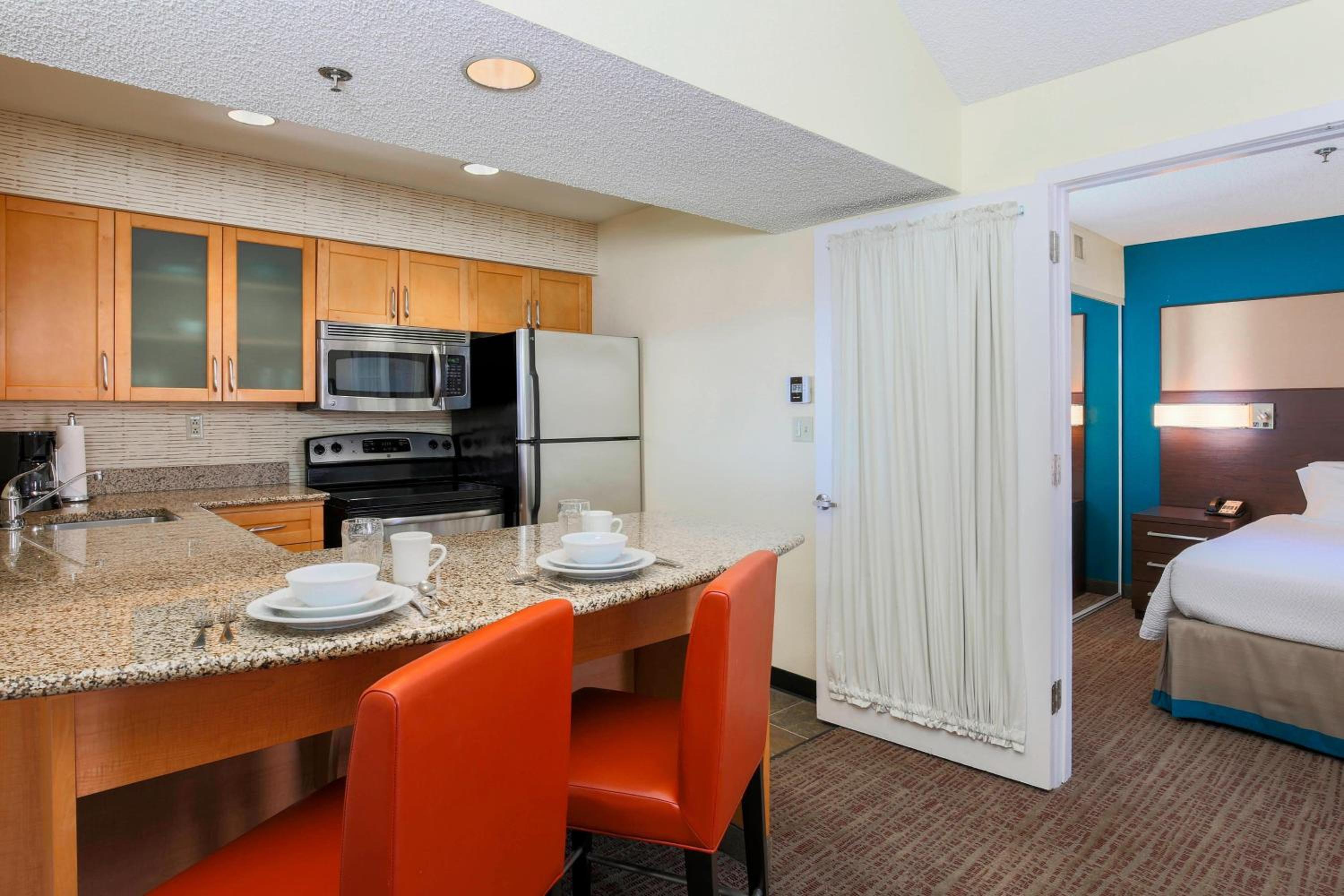 Two-Bedroom Suite - Photo 3