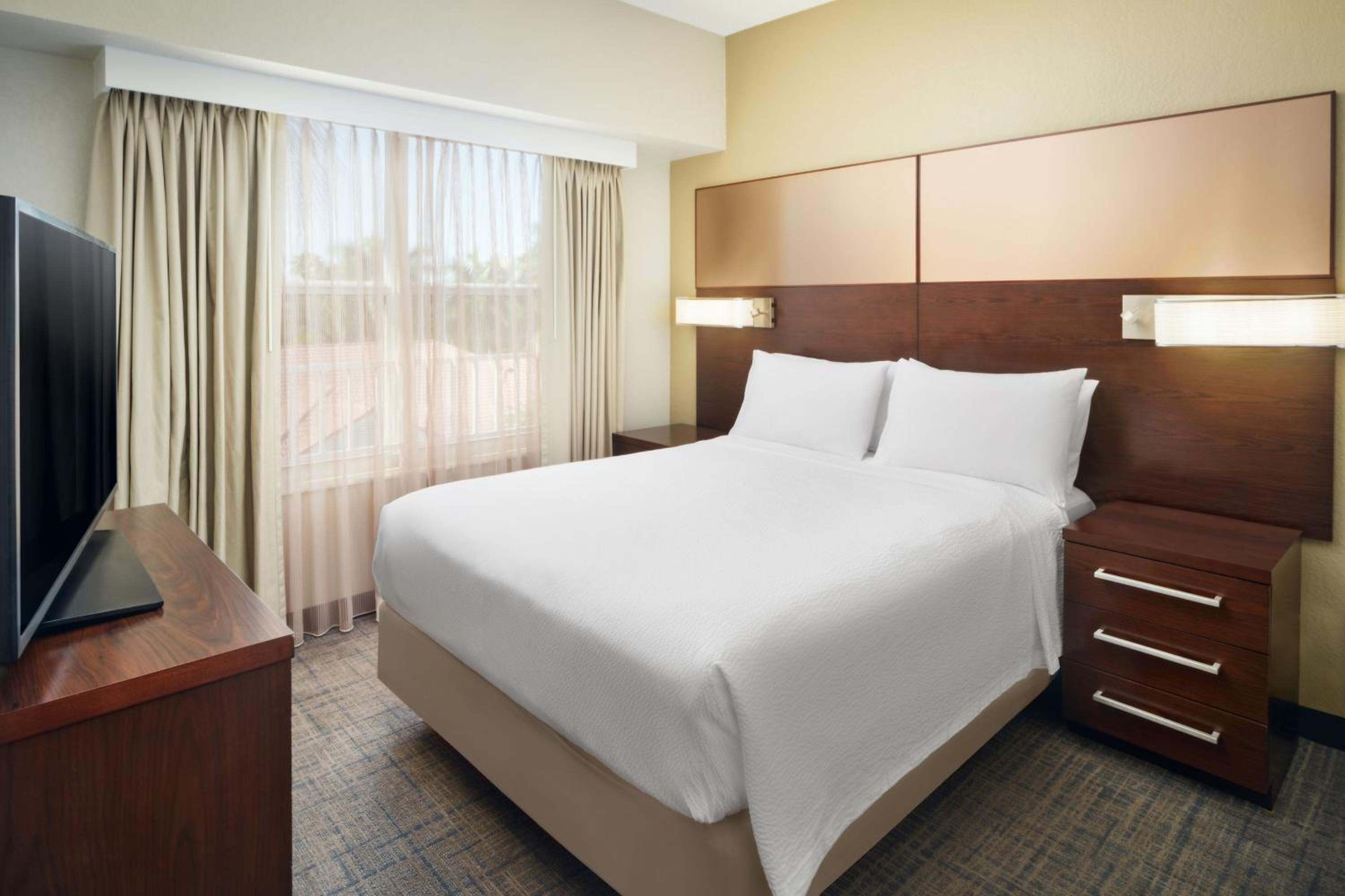 Two-Bedroom Suite - Hearing Accessible photo 2