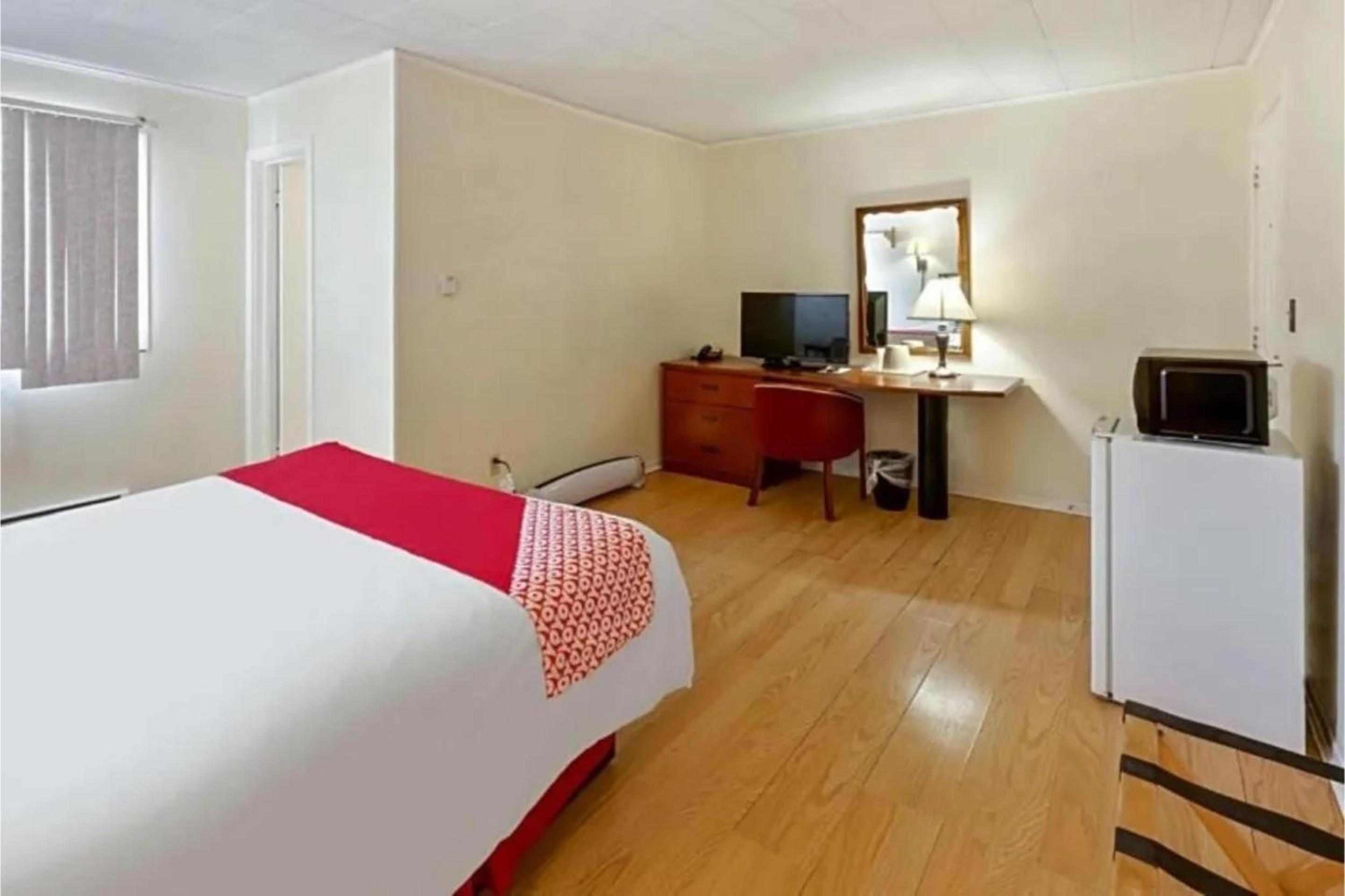 Queen Room photo 1