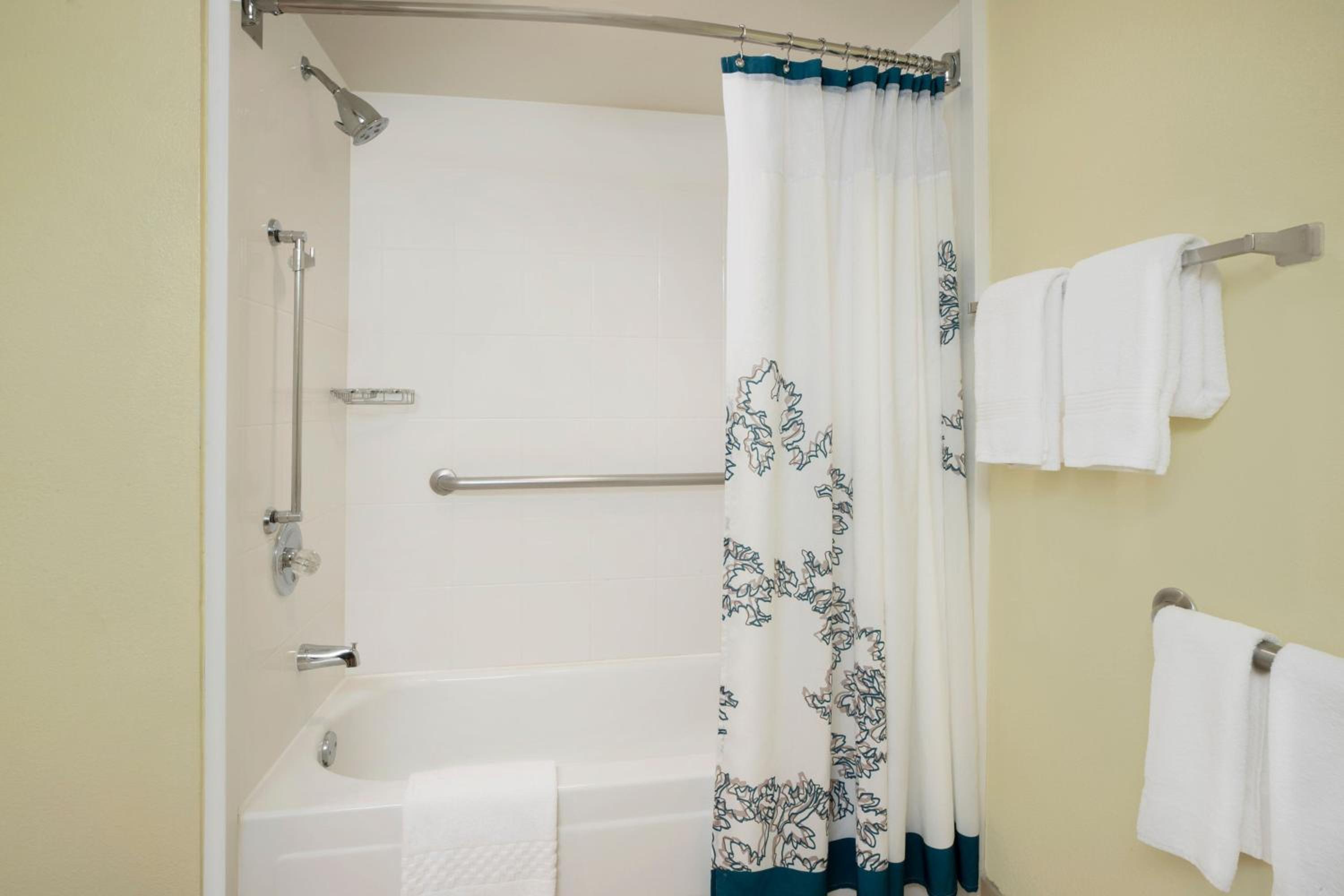 Two-Bedroom Suite - Photo 2
