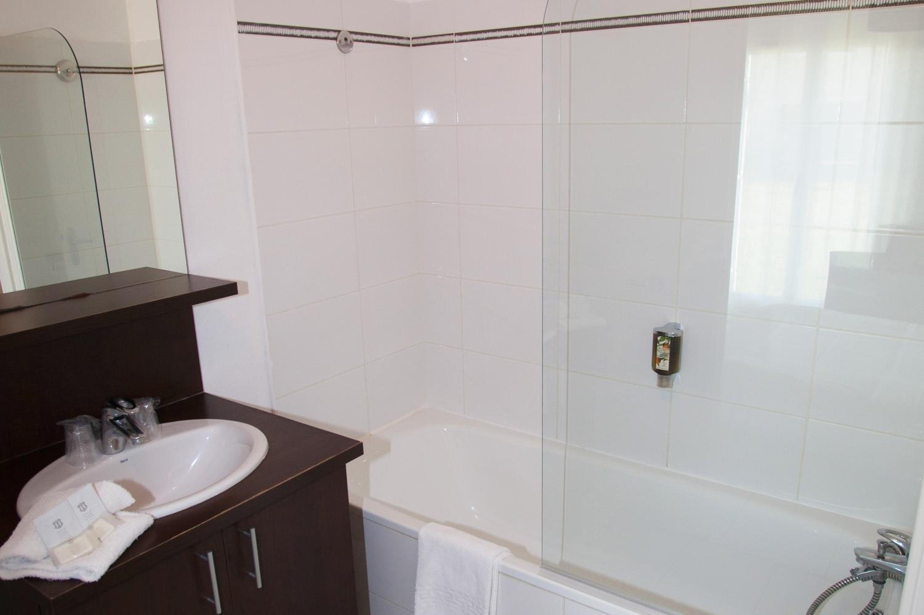 Superior Two-Bedroom Apartment - Photo 2
